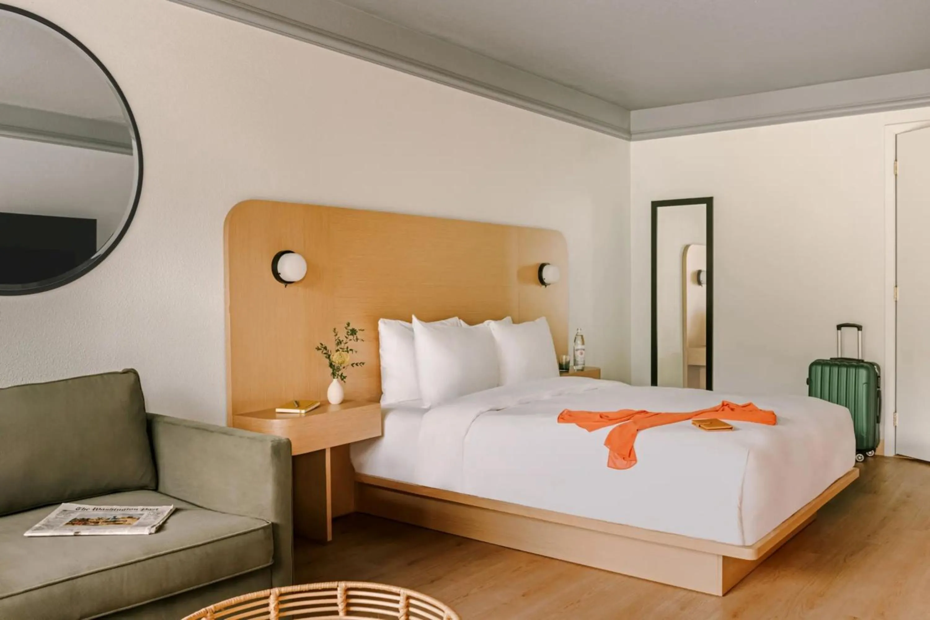 Photo of the whole room, Bed in voco Kissimmee Orlando by IHG