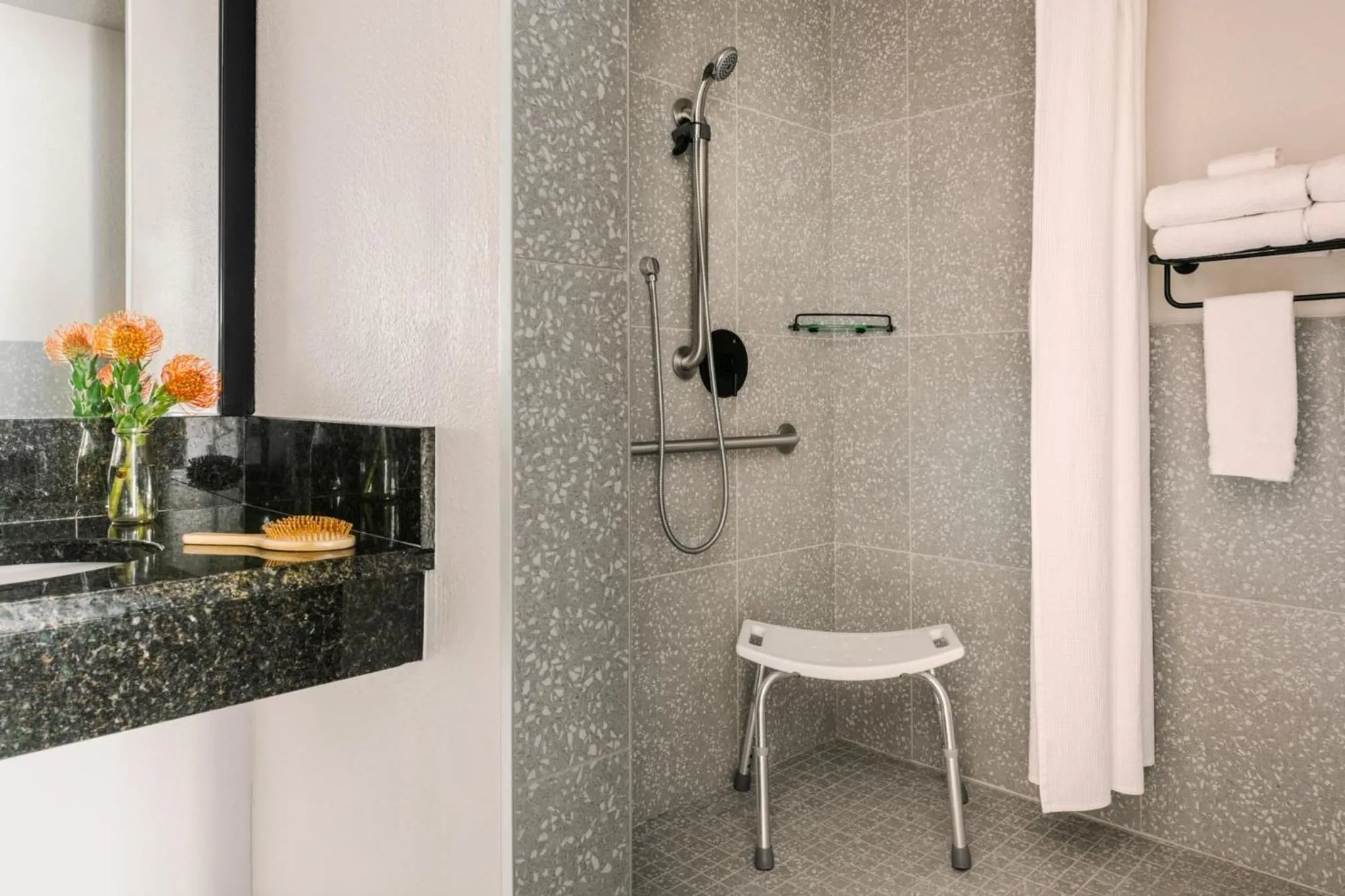 Photo of the whole room in voco Kissimmee Orlando by IHG