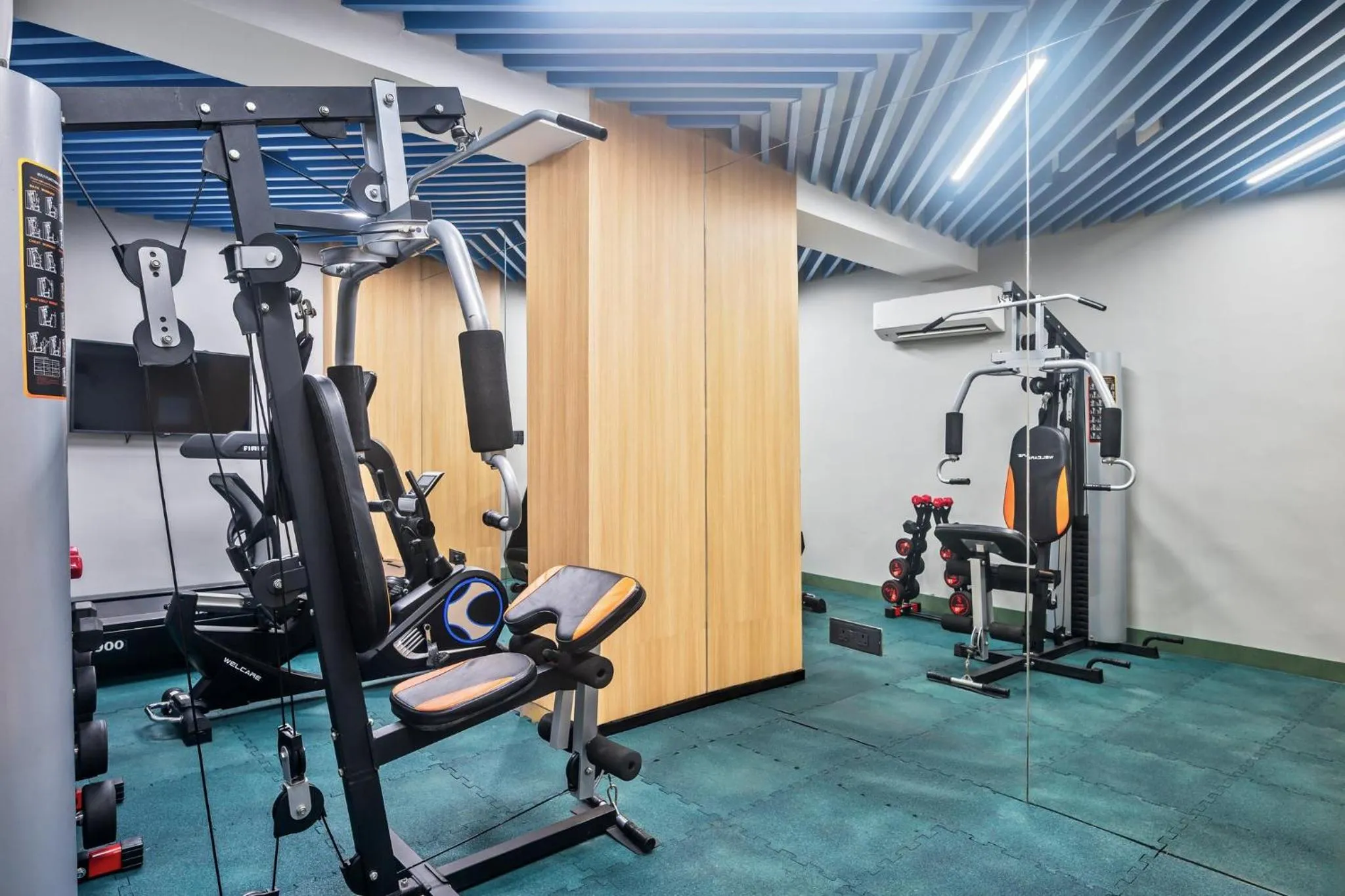 Fitness centre/facilities in Holiday Inn Express & Suites Vijayawada