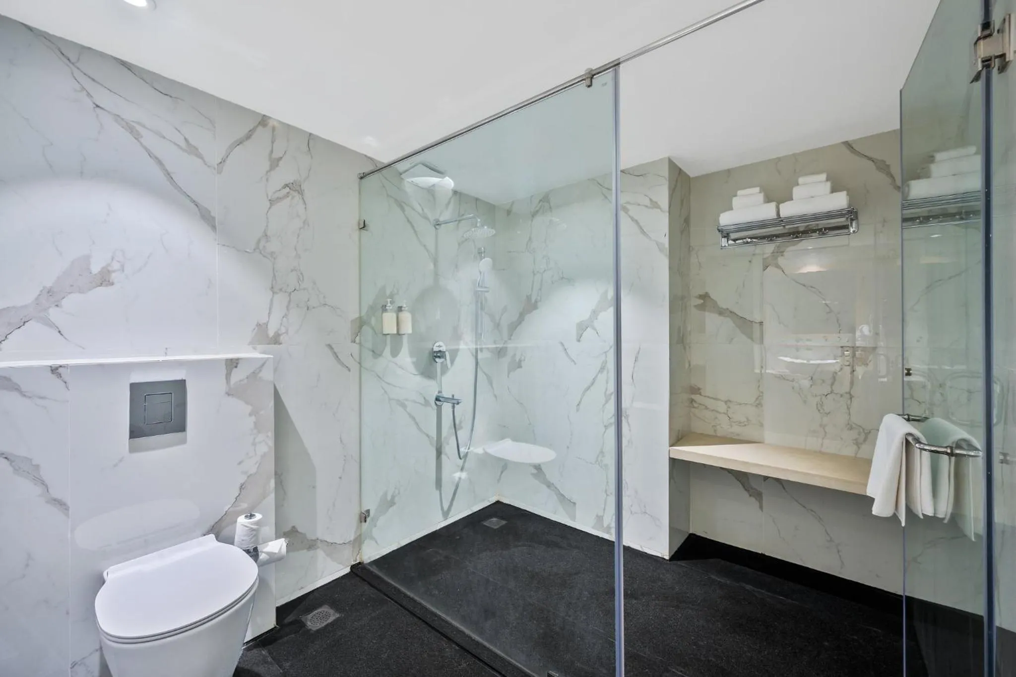 Bedroom in Holiday Inn Express & Suites Vijayawada