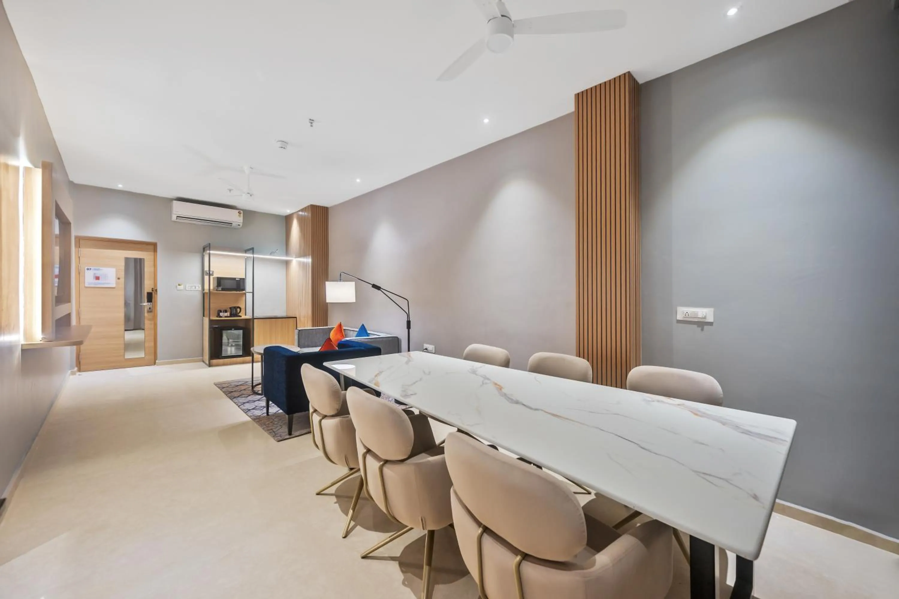 Living room in Holiday Inn Express & Suites Vijayawada