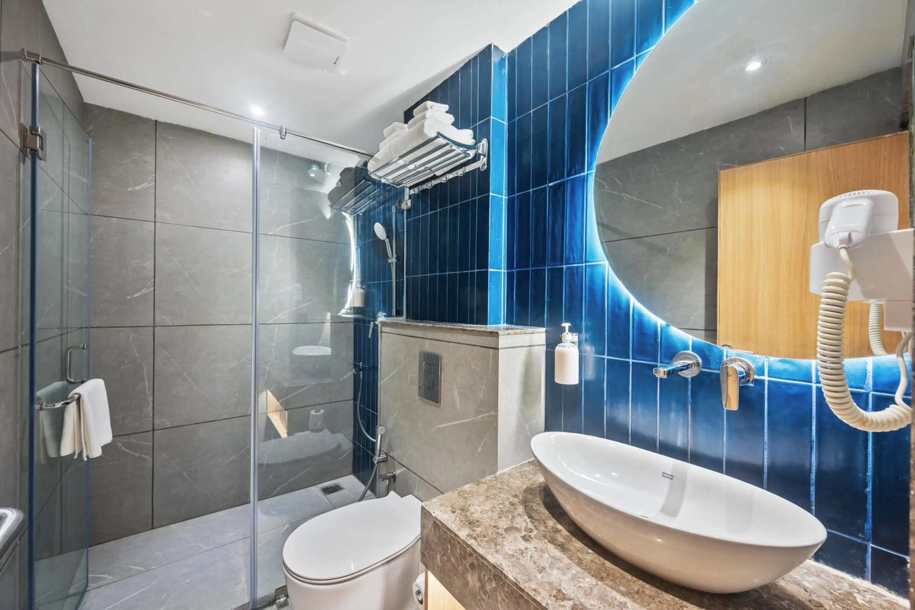 Bathroom in Holiday Inn Express & Suites Vijayawada