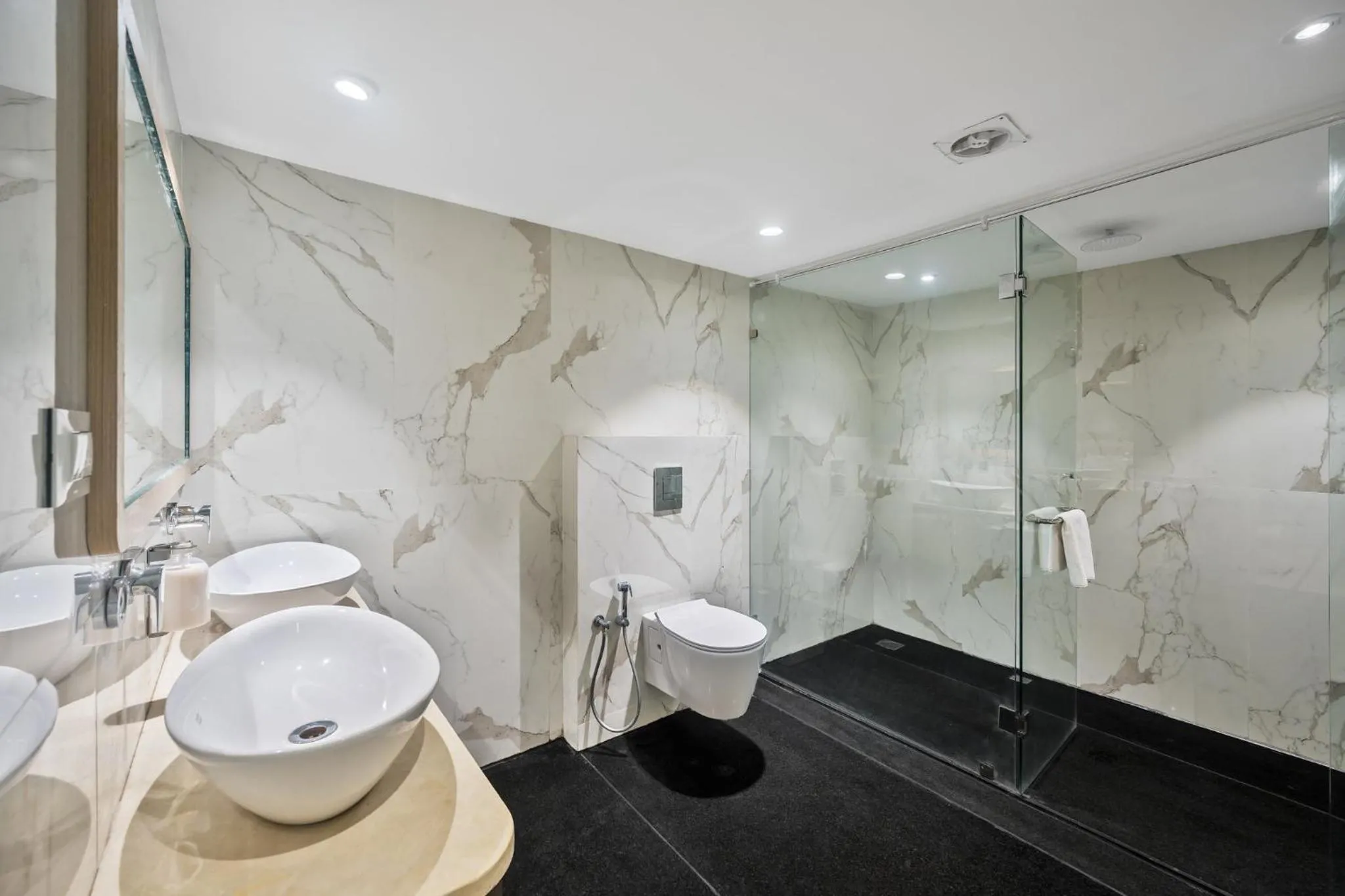 Bedroom in Holiday Inn Express & Suites Vijayawada