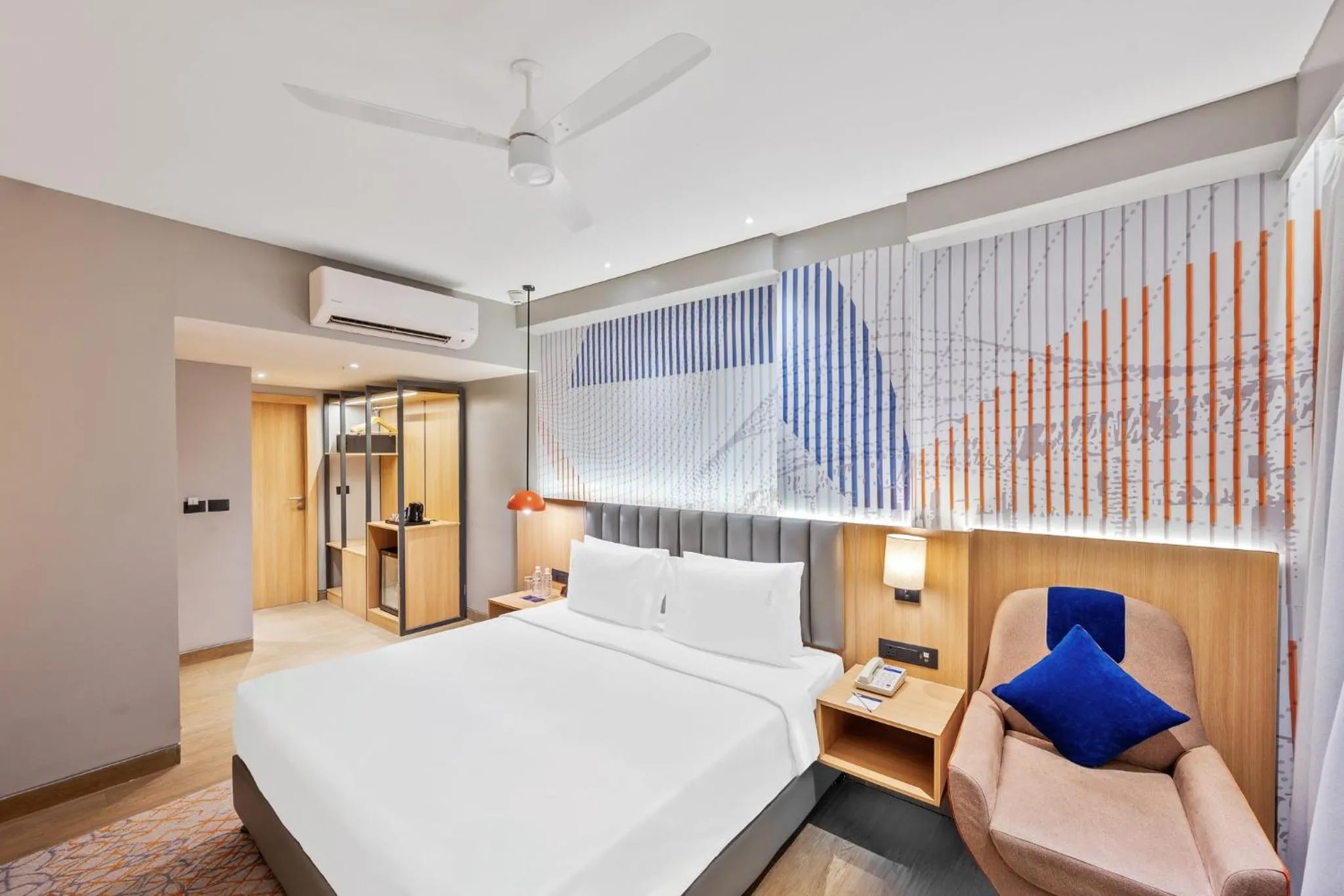 Photo of the whole room, Bed in Holiday Inn Express & Suites Vijayawada