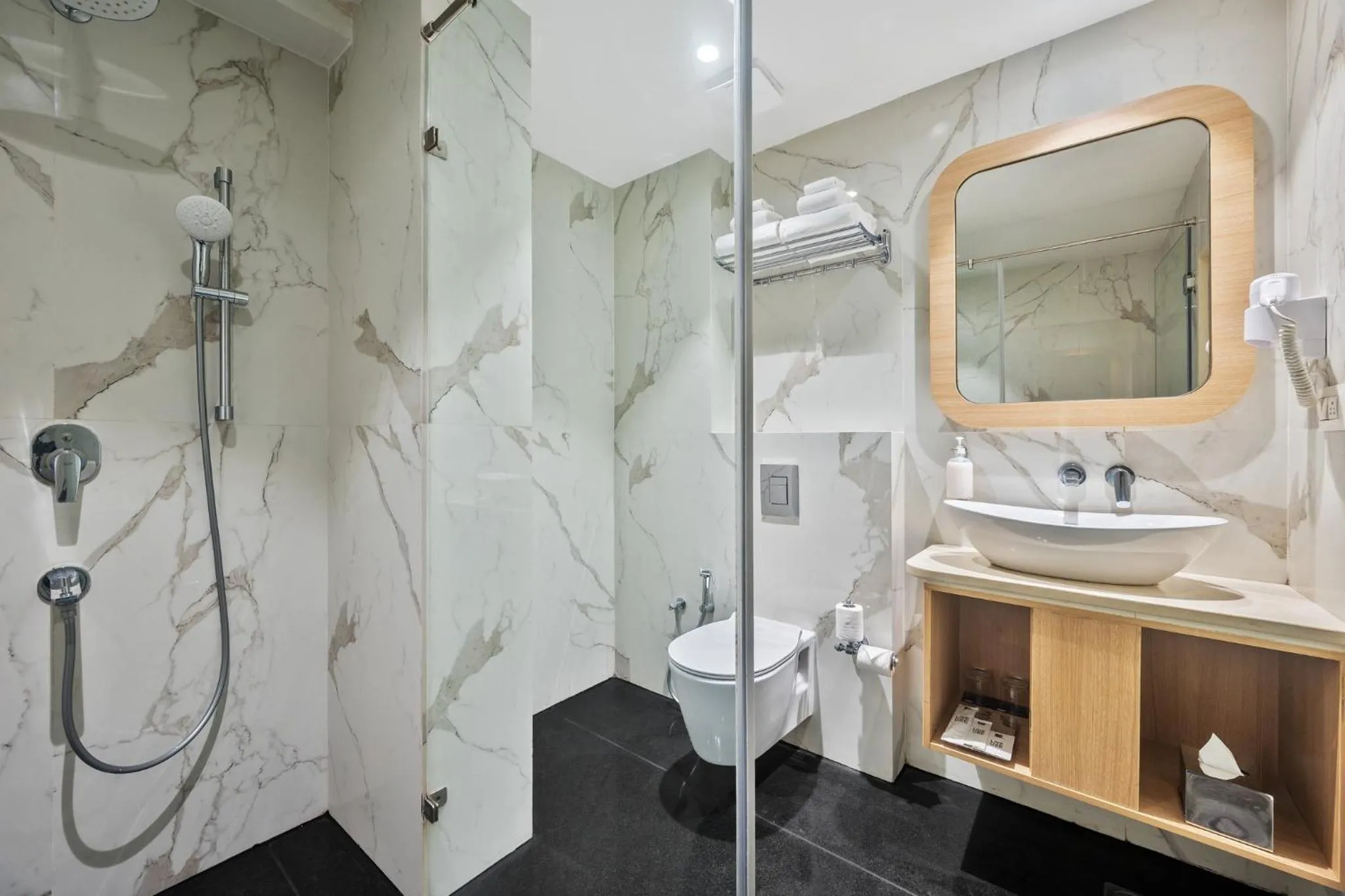 Bedroom in Holiday Inn Express & Suites Vijayawada