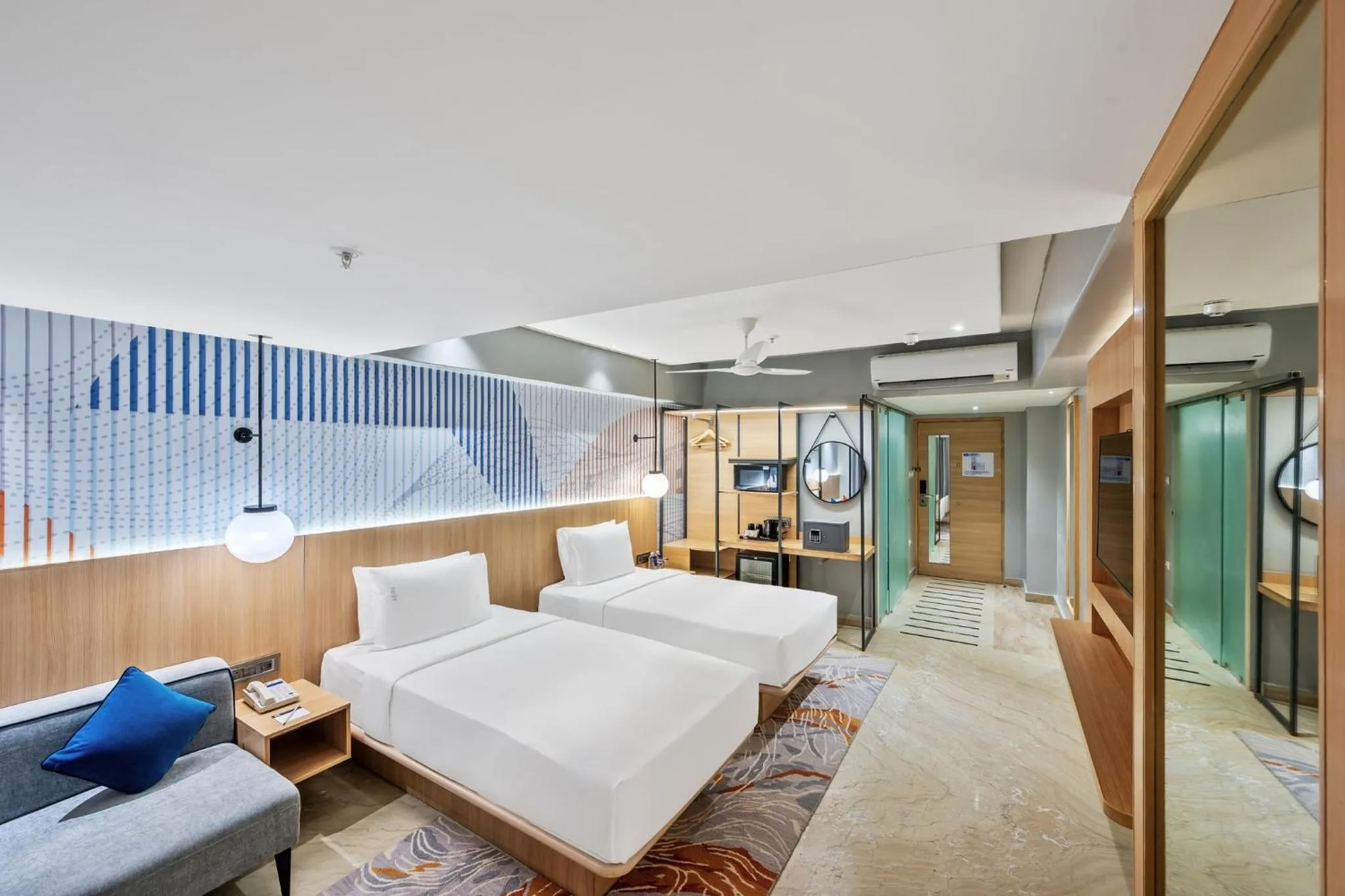 Photo of the whole room, Bed in Holiday Inn Express & Suites Vijayawada
