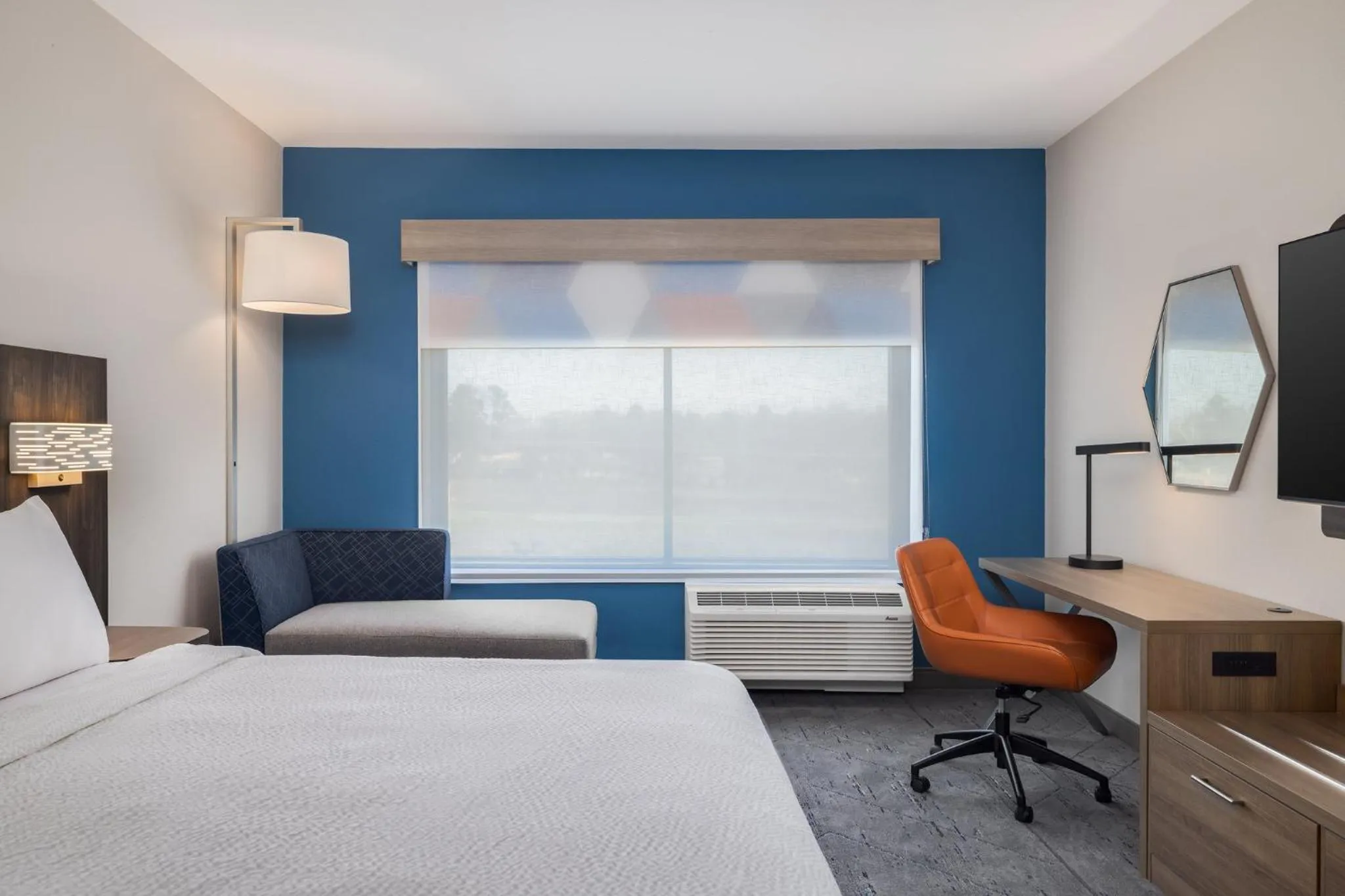 Photo of the whole room, Bed in Holiday Inn Express & Suites Nacogdoches Southwest by IHG