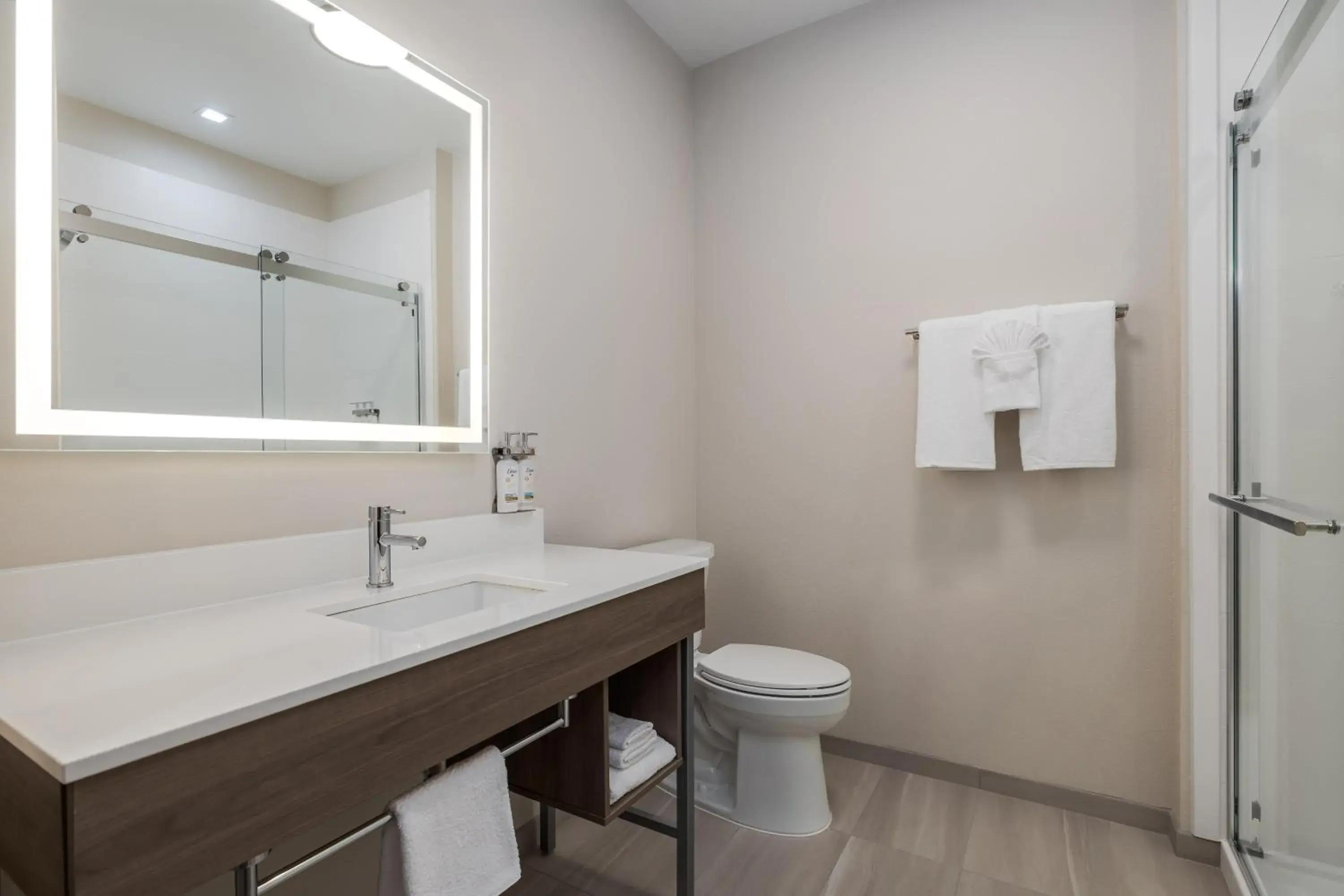 Standard King Room - Communications Accessible in Holiday Inn Express & Suites Nacogdoches Southwest by IHG Standard King Room - Communications Accessible in Holiday Inn Express & Suites Nacogdoches Southwest by IHG