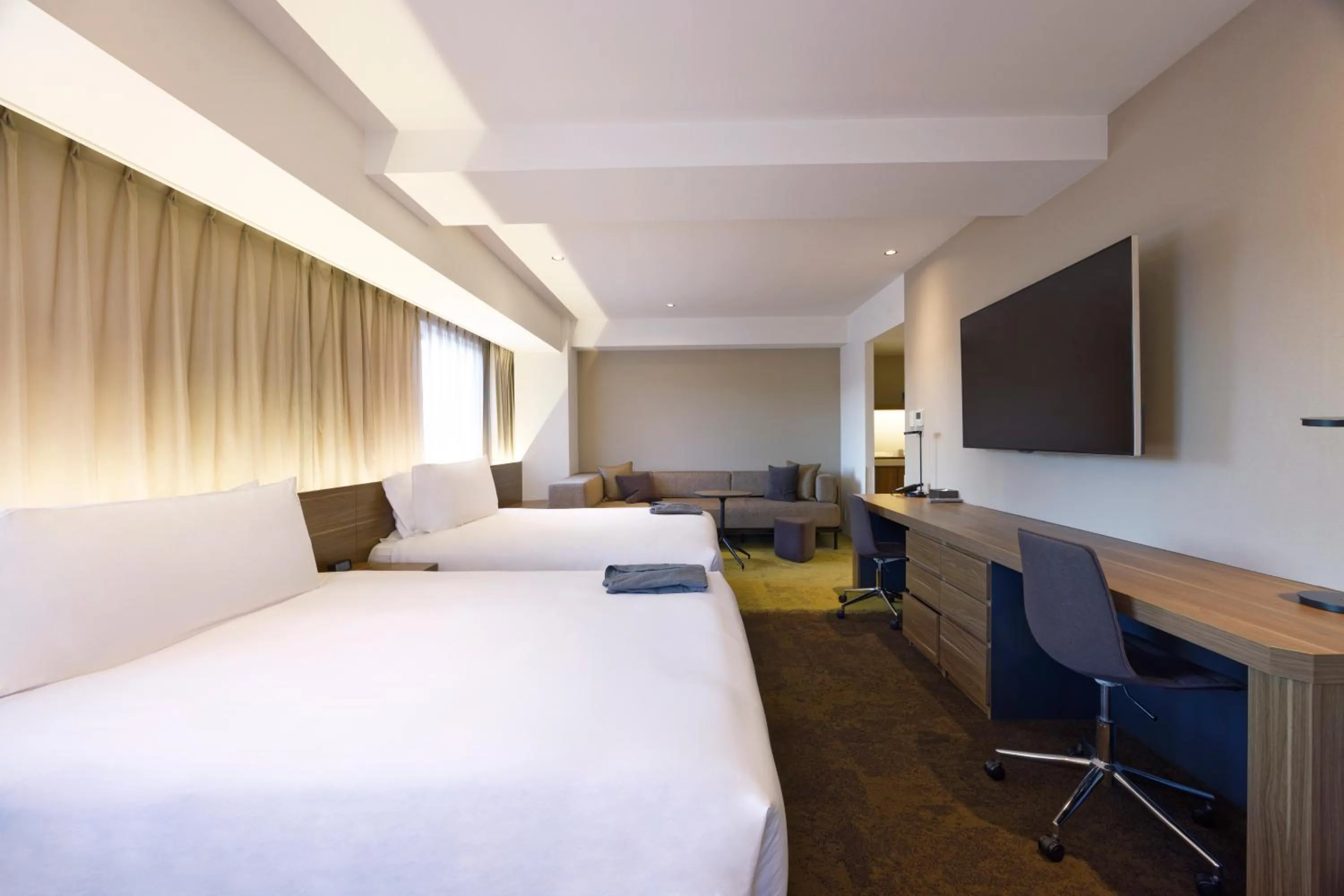 Photo of the whole room, Bed in Holiday Inn & Suites Sapporo Odori Park by IHG