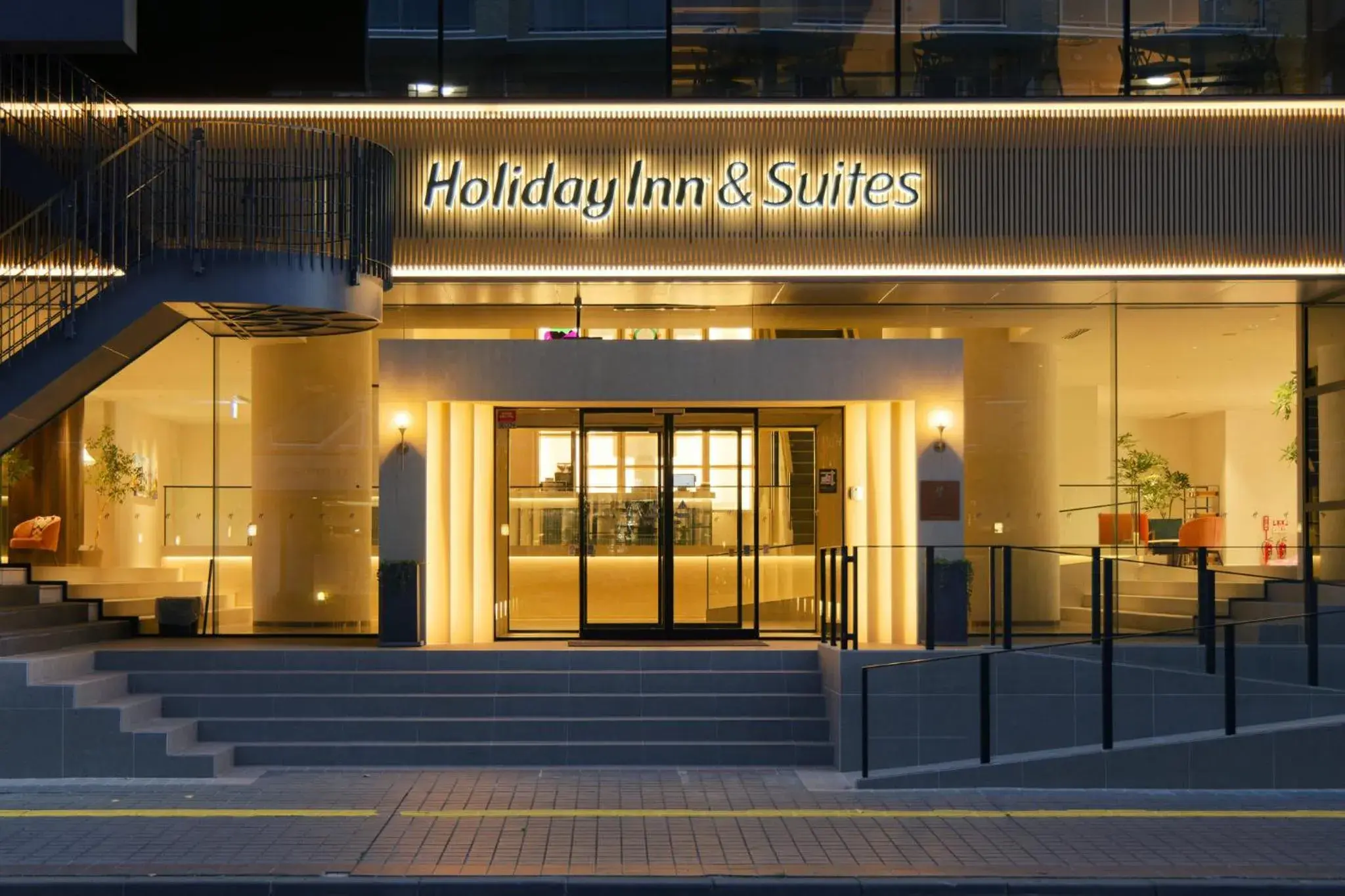 Property building in Holiday Inn & Suites Sapporo Odori Park by IHG Property building in Holiday Inn & Suites Sapporo Odori Park by IHG