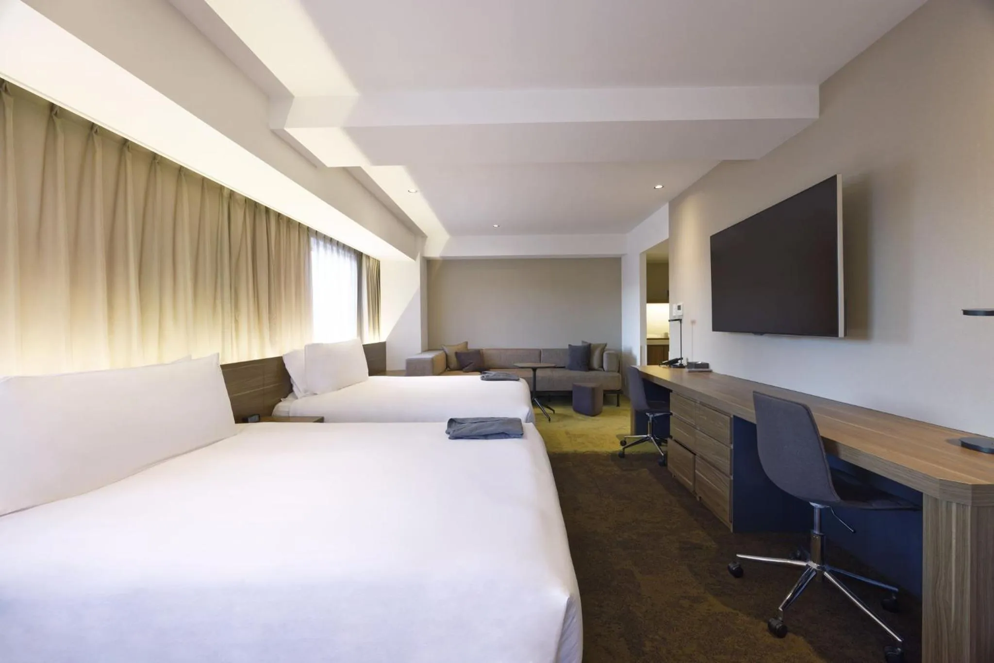 Photo of the whole room, Bed in Holiday Inn & Suites Sapporo Odori Park by IHG
