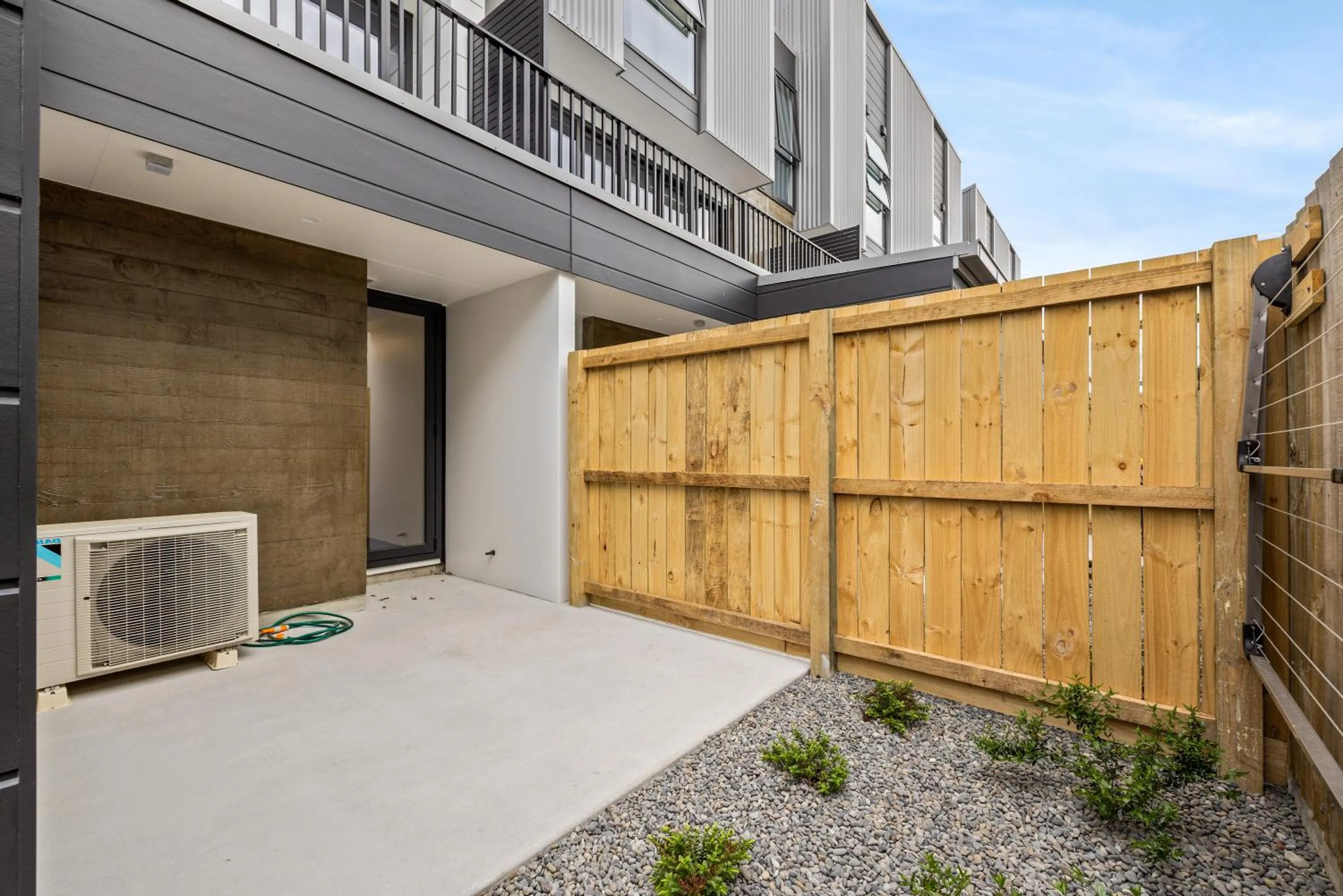 Patio in Large 3 Bedroom Townhouse in CBD - Perfect for Groups