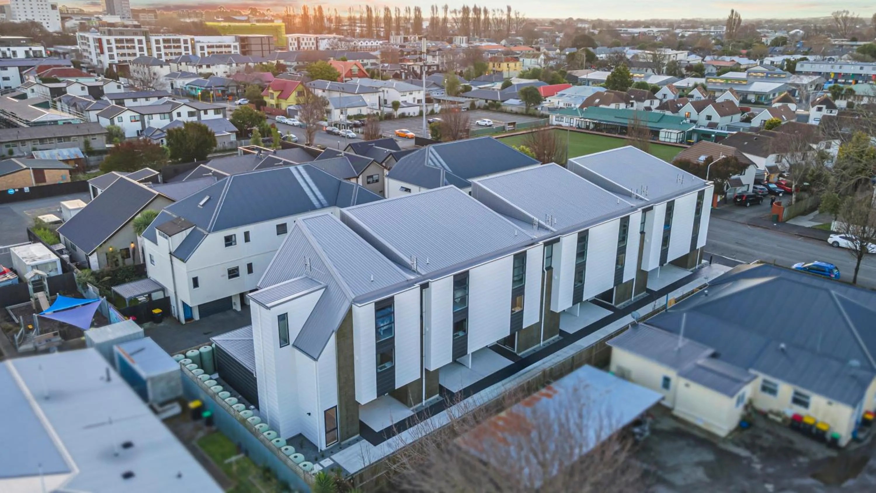 Property building in Large 3 Bedroom Townhouse in CBD - Perfect for Groups