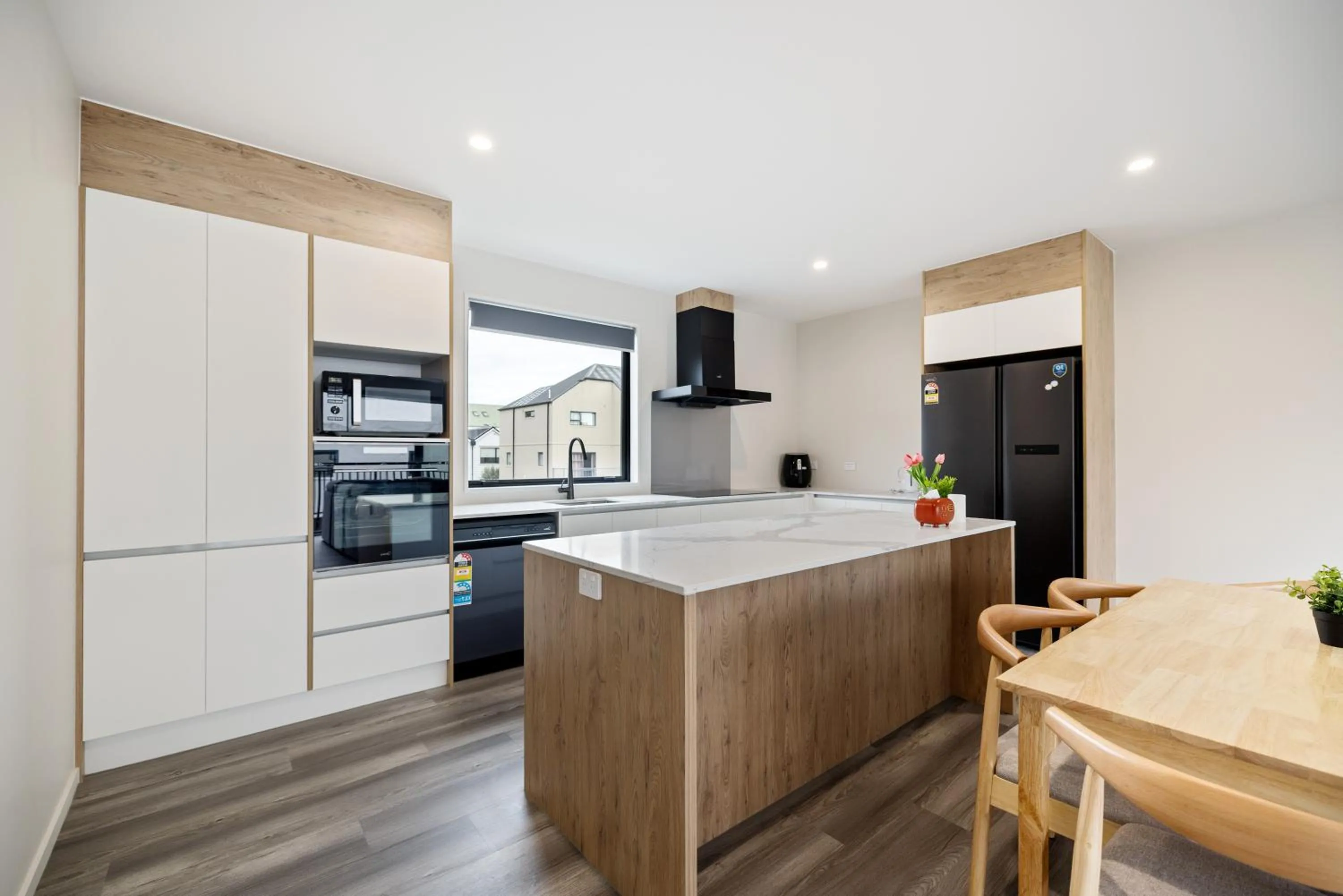 Kitchen or kitchenette in Large 3 Bedroom Townhouse in CBD - Perfect for Groups