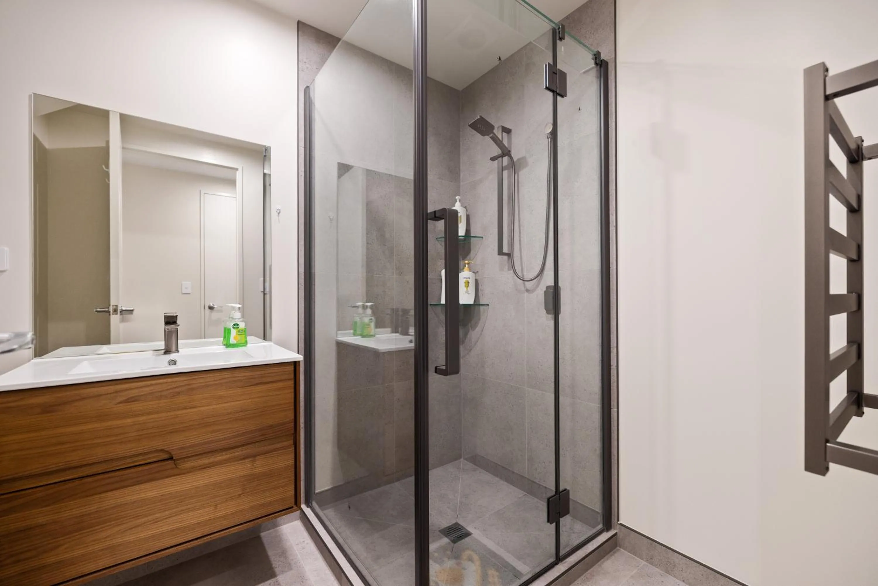 Bathroom in Large 3 Bedroom Townhouse in CBD - Perfect for Groups