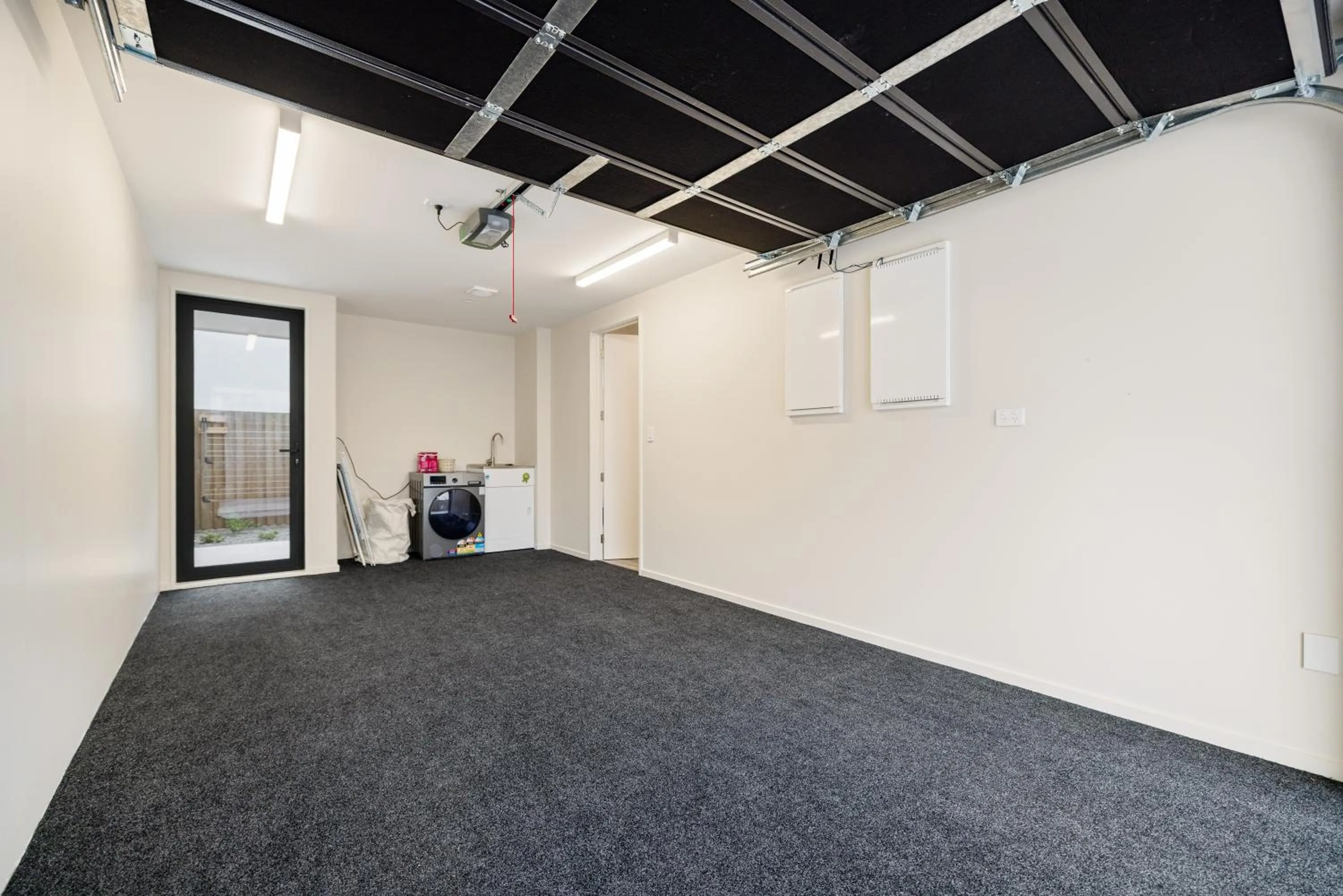 Parking in Large 3 Bedroom Townhouse in CBD - Perfect for Groups