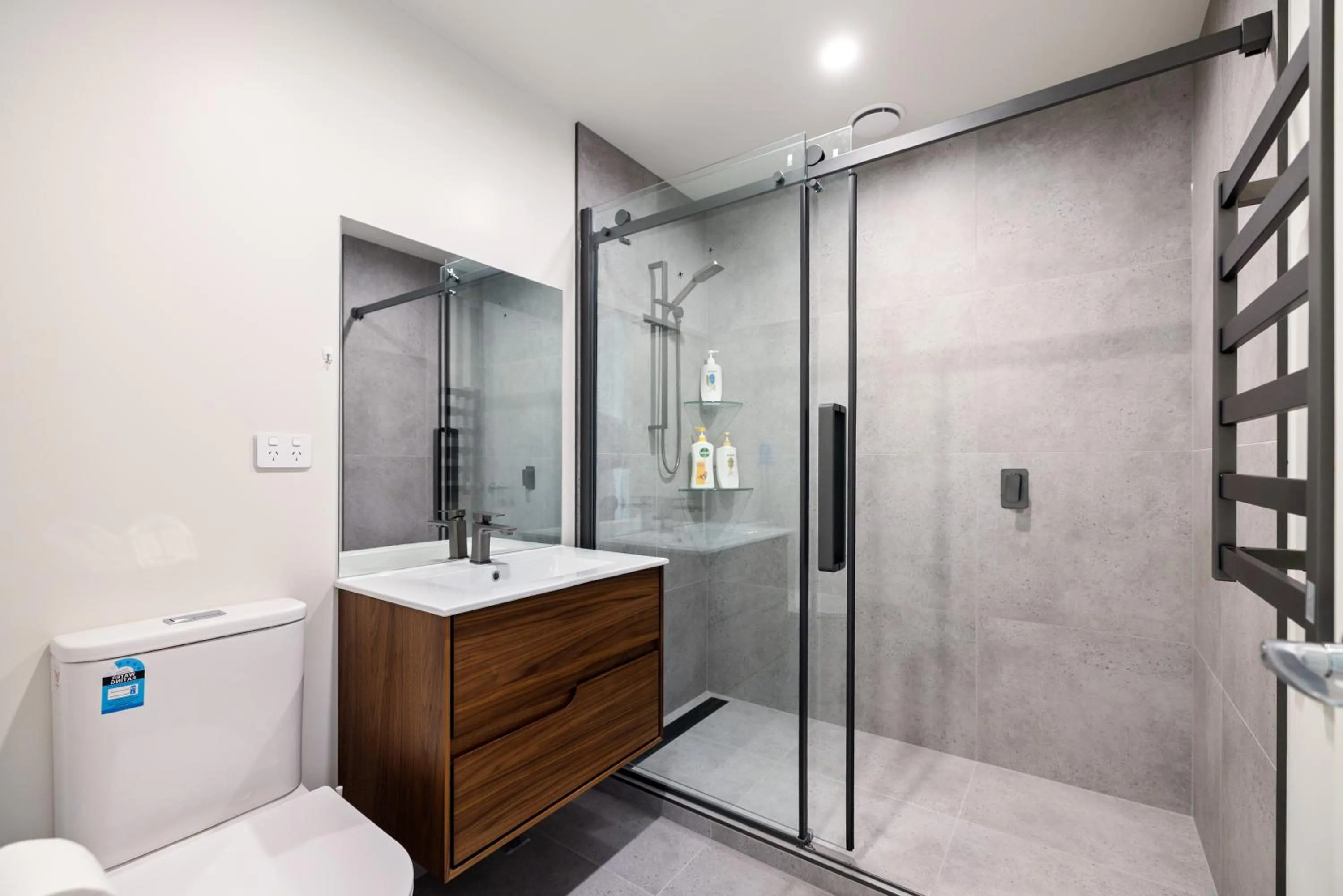 Bathroom in Large 3 Bedroom Townhouse in CBD - Perfect for Groups