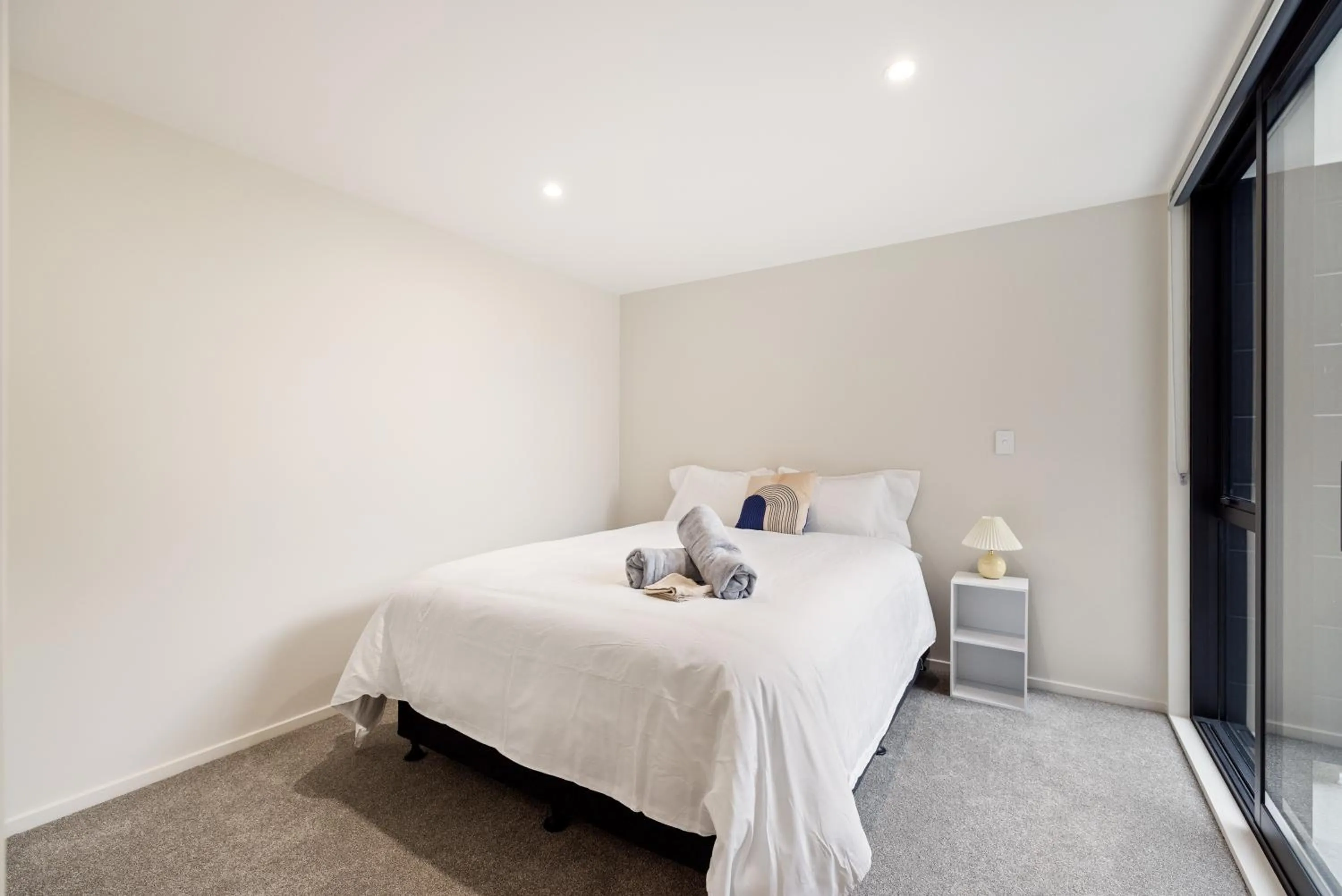 Bedroom, Bed in Large 3 Bedroom Townhouse in CBD - Perfect for Groups