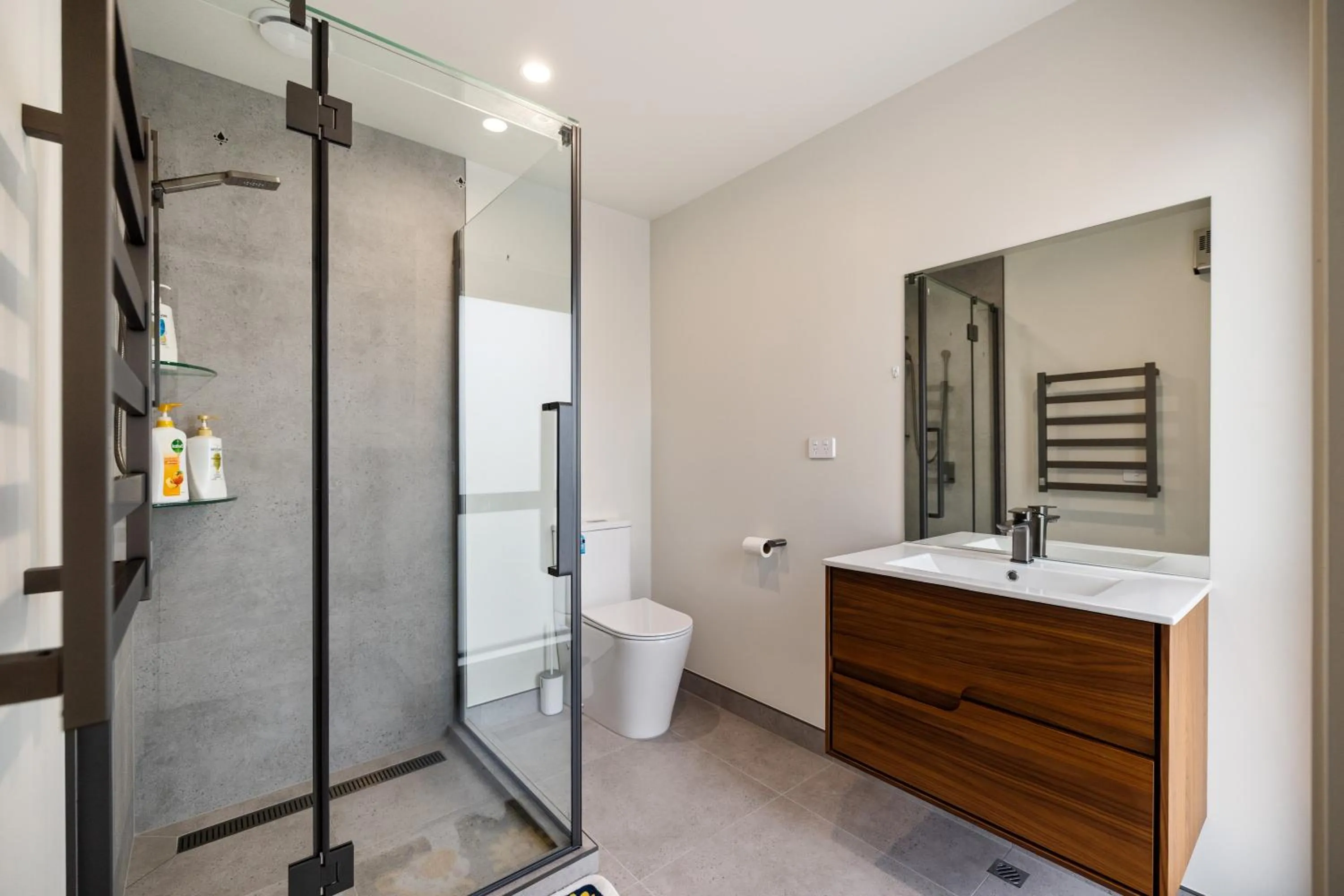 Bathroom in Large 3 Bedroom Townhouse in CBD - Perfect for Groups