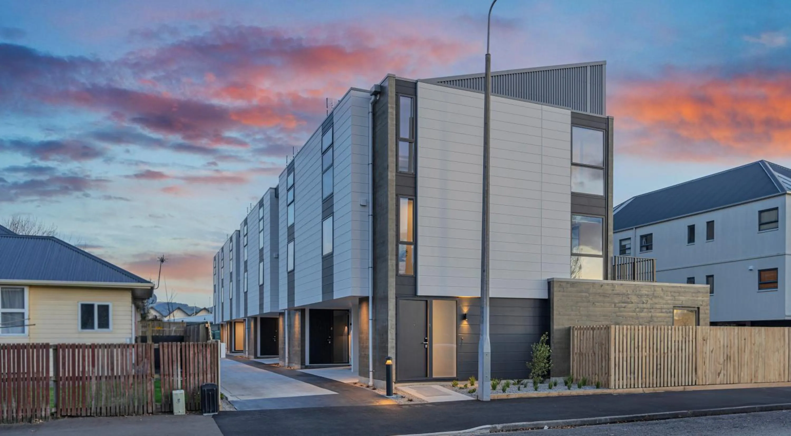 Property building in Large 3 Bedroom Townhouse in CBD - Perfect for Groups