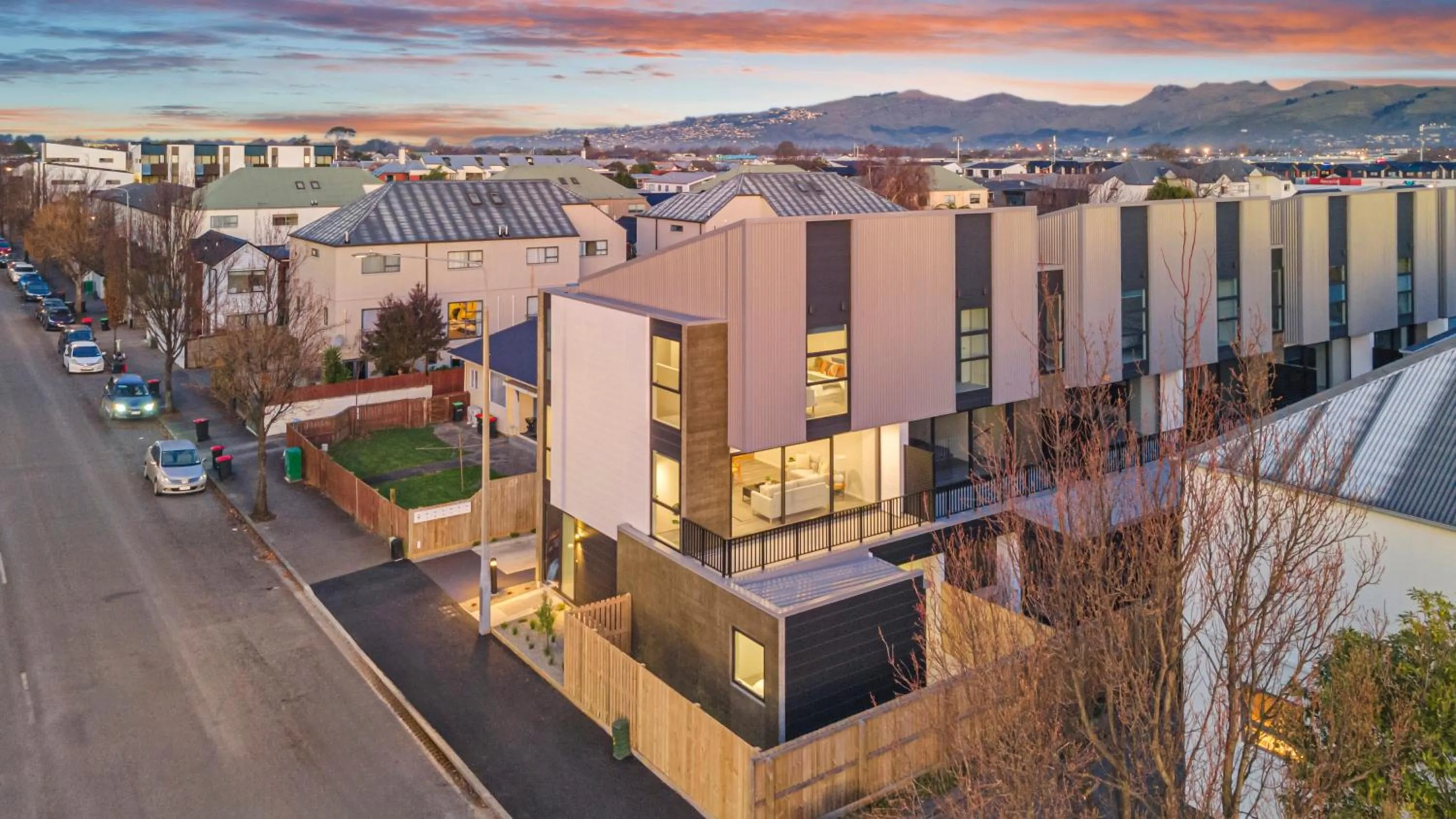 Property building in Large 3 Bedroom Townhouse in CBD - Perfect for Groups