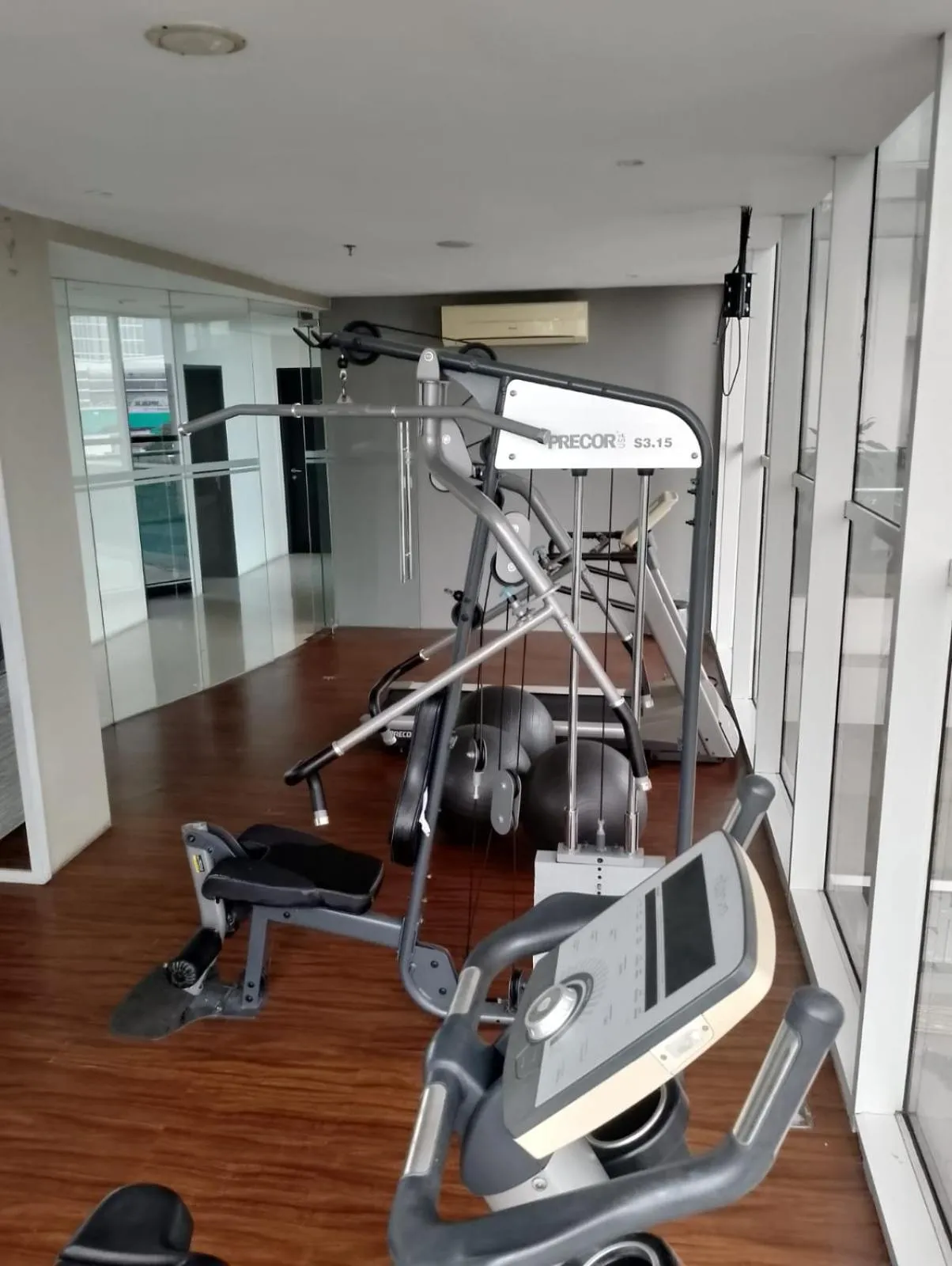 Nemuru Grand Bellevue Radio Dalam