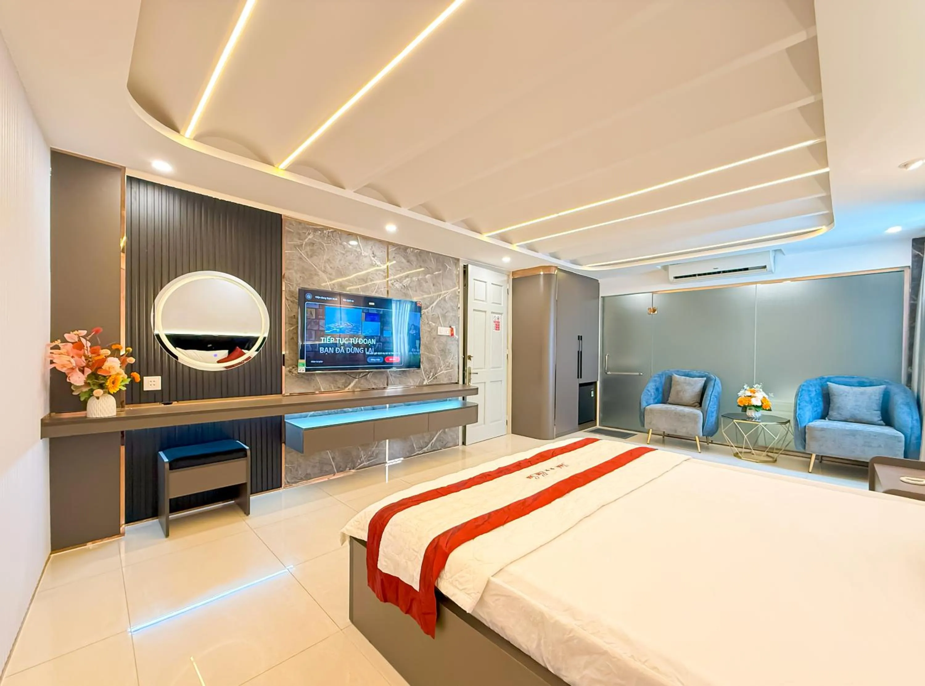 Photo of the whole room, Bed in Bien Sao Hotel Duong Quang Ham