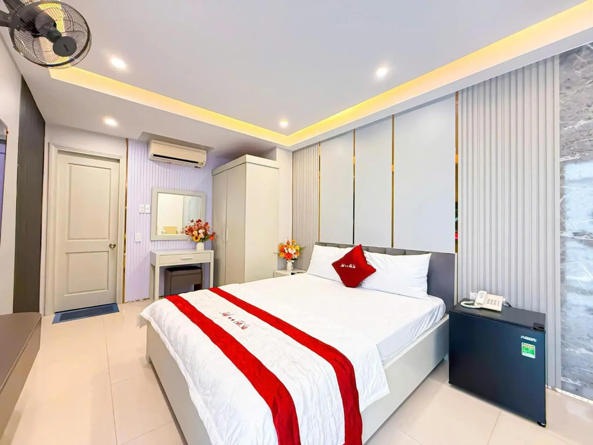 Deluxe Double Room in Bien Sao Hotel Duong Quang Ham Deluxe Double Room in Bien Sao Hotel Duong Quang Ham