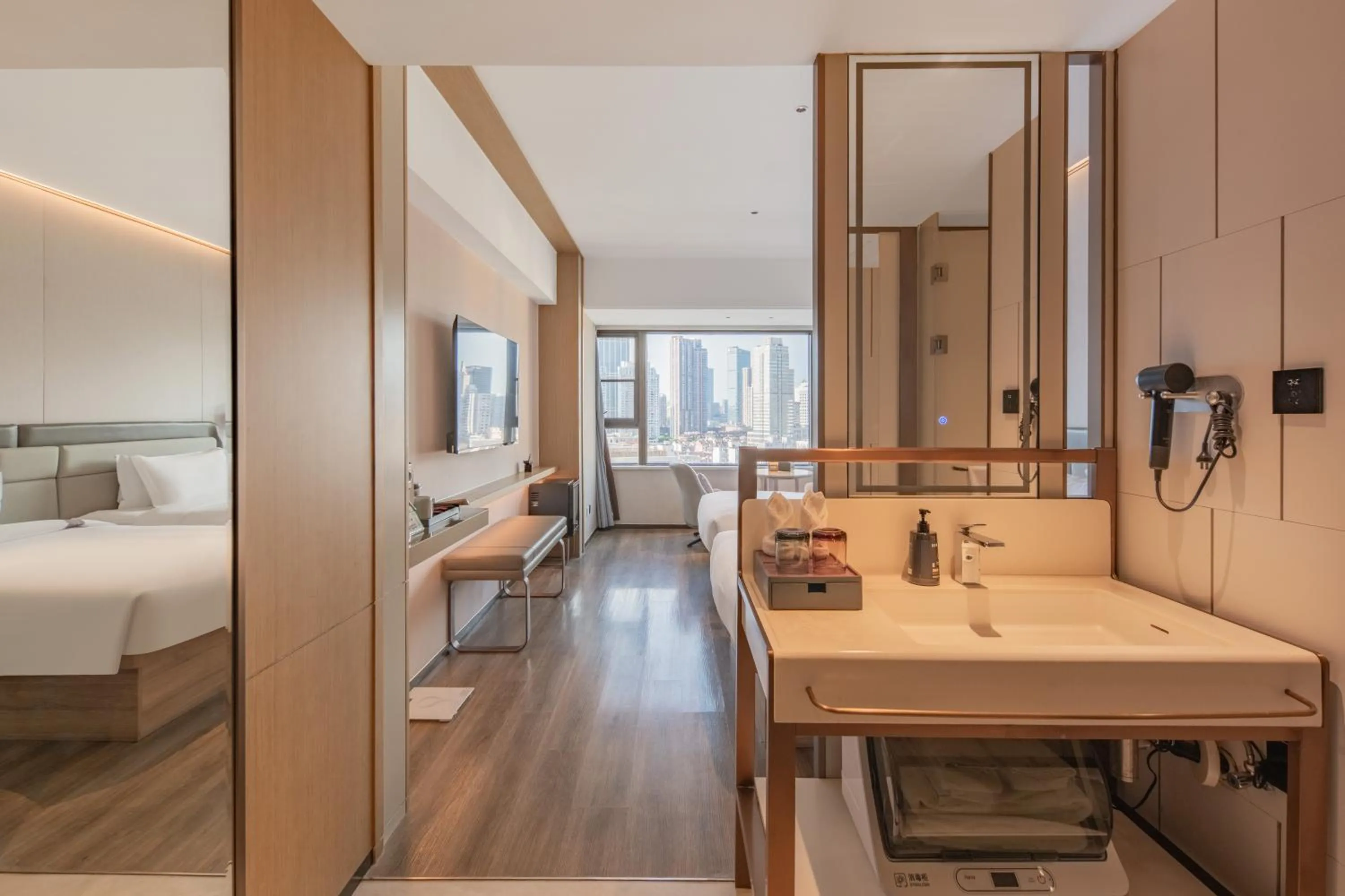 Deluxe Twin Room in Shanghai Elong Hotel by the bund and Nanjing road Pedestrian street