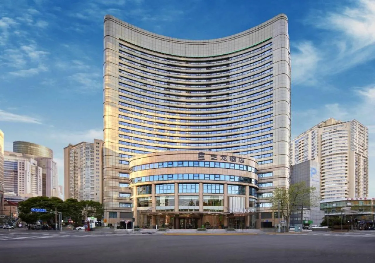 Shanghai Elong Hotel by the bund and Nanjing road Pedestrian street