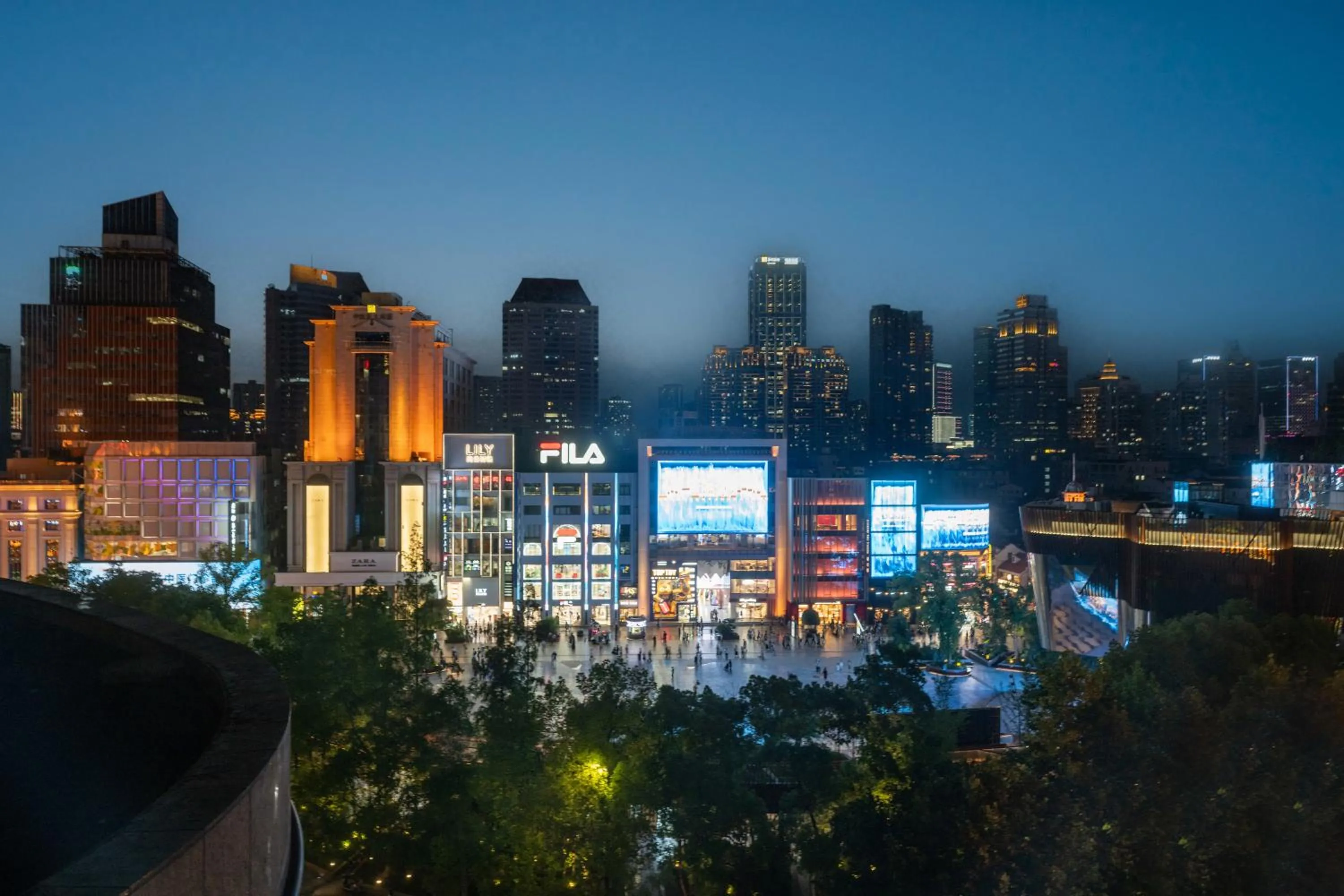 Shanghai Elong Hotel by the bund and Nanjing road Pedestrian street