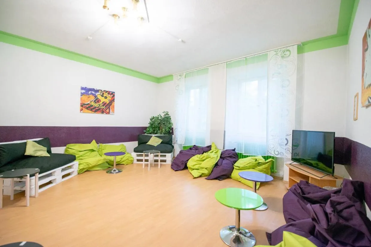 Communal lounge/ TV room in Jugendhotel Nürnberg