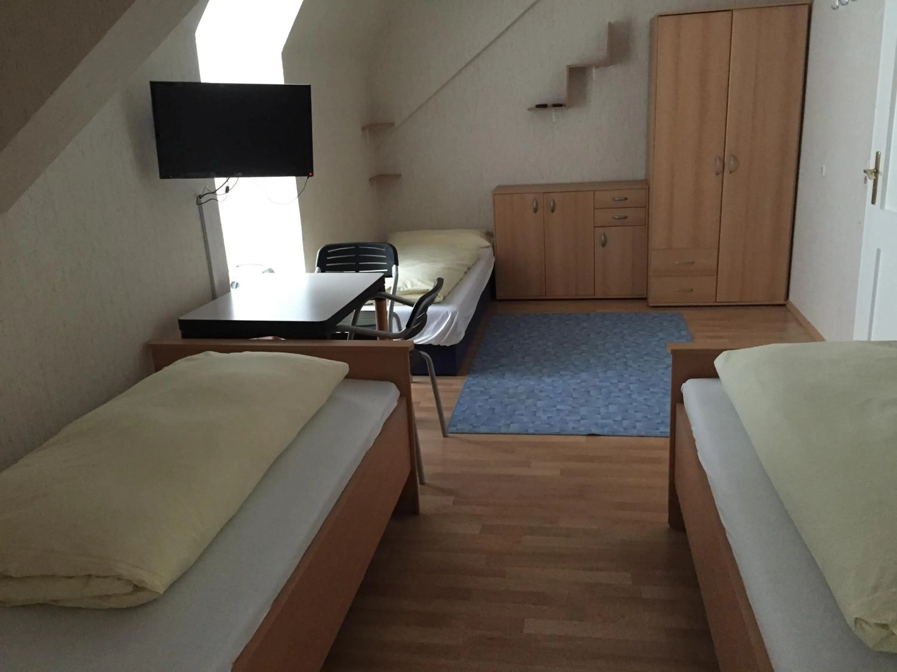 Photo of the whole room, Bed in Jugendhotel Nürnberg