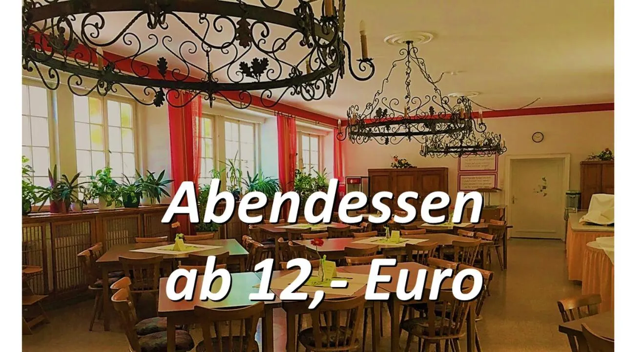 Restaurant/places to eat in Jugendhotel Nürnberg