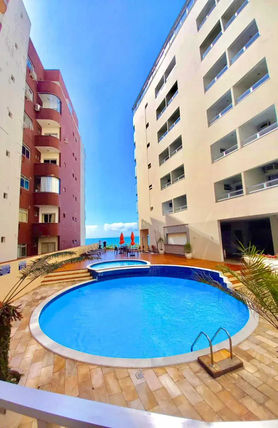 Swimming pool in Hotel Atlântico Swimming pool in Hotel Atlântico