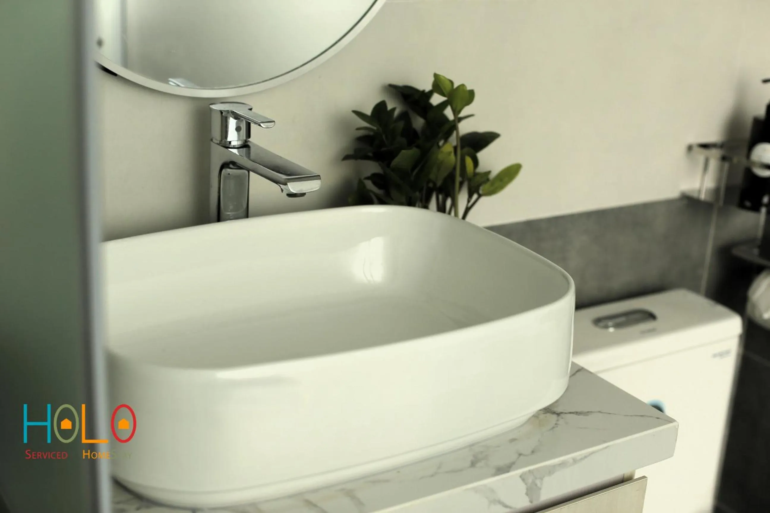 Shower in HoLo Ba Dinh Hanoi - Serviced HomeStay