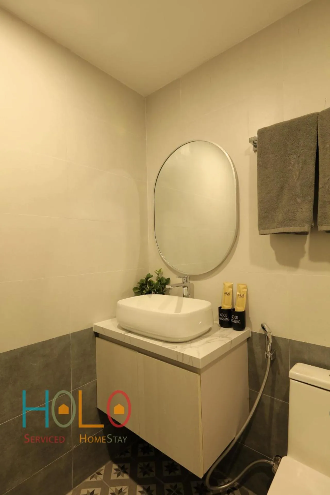 Shower in HoLo Ba Dinh Hanoi - Serviced HomeStay