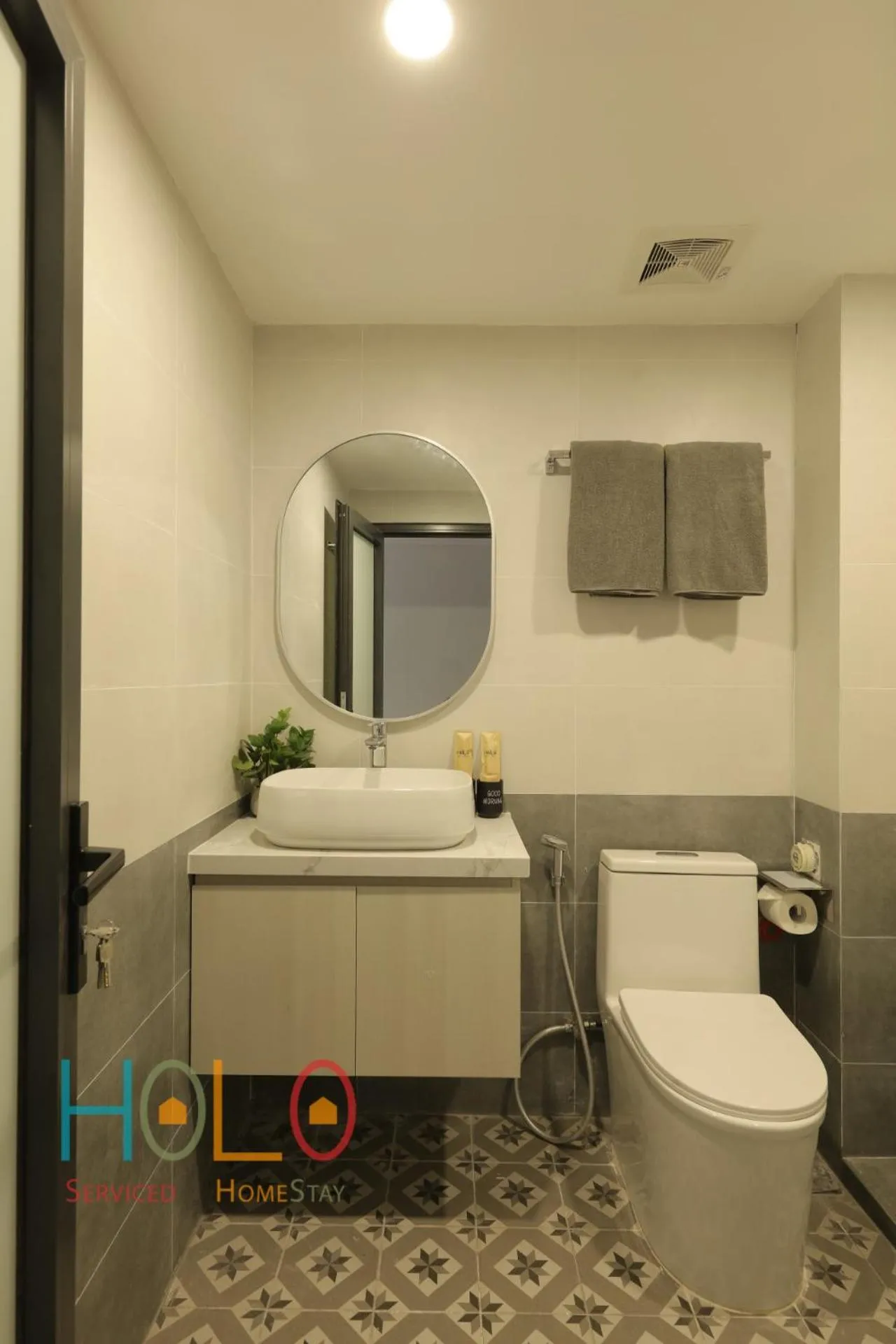 Toilet in HoLo Ba Dinh Hanoi - Serviced HomeStay
