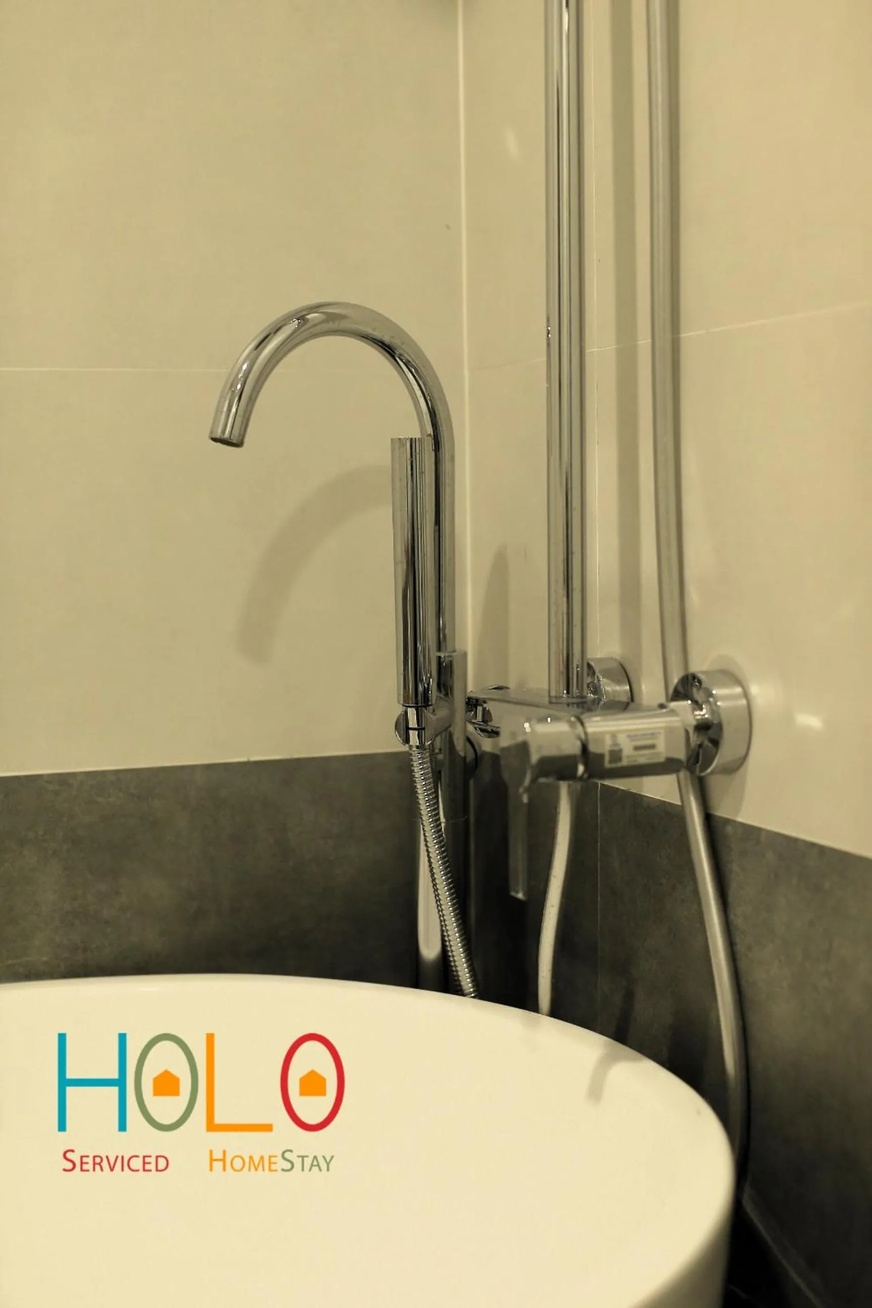Bathroom in HoLo Ba Dinh Hanoi - Serviced HomeStay