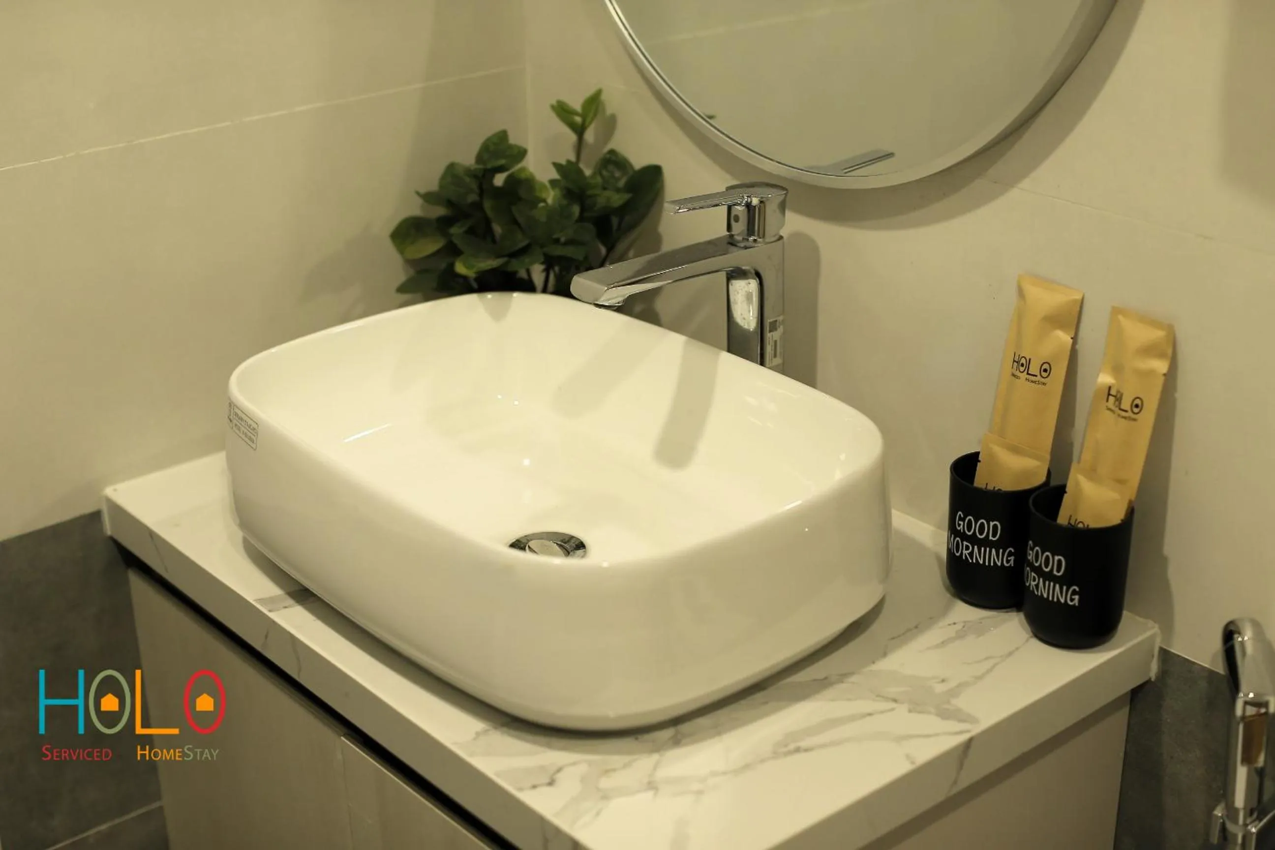Shower in HoLo Ba Dinh Hanoi - Serviced HomeStay