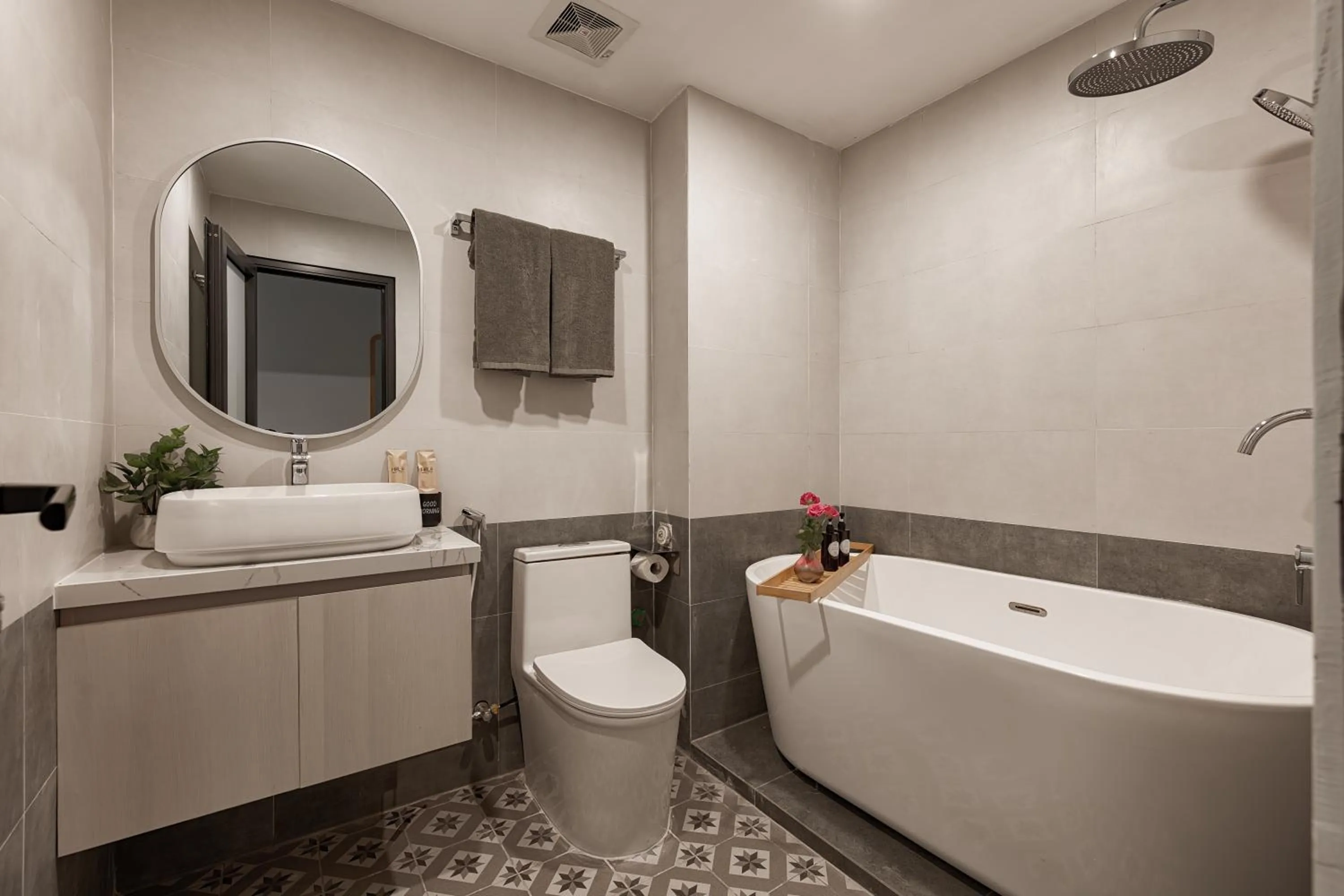 Toilet in HoLo Ba Dinh Hanoi - Serviced HomeStay