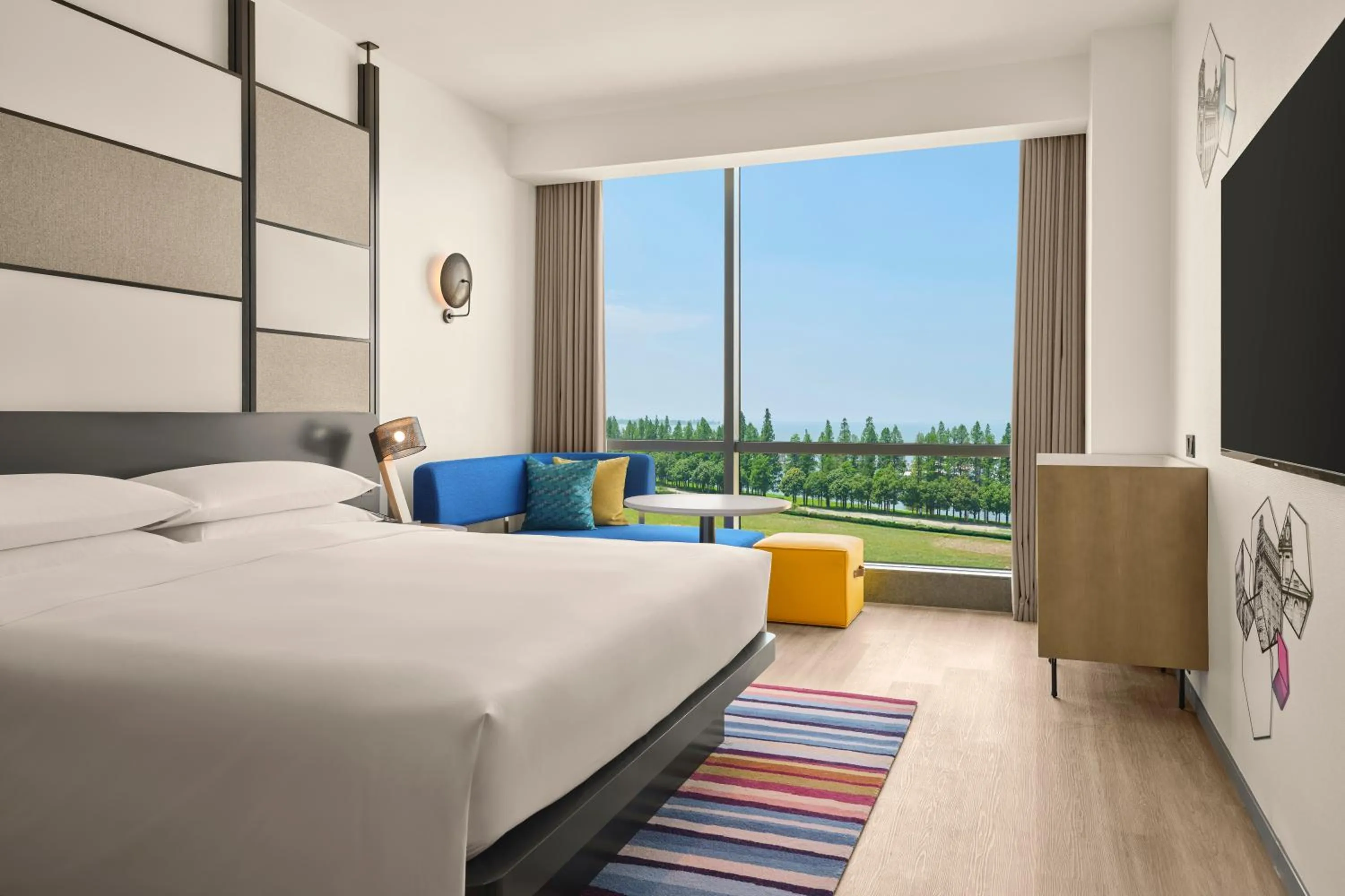 King Room with Lake View in Aloft by Marriott Kunshan Dianshan Lake