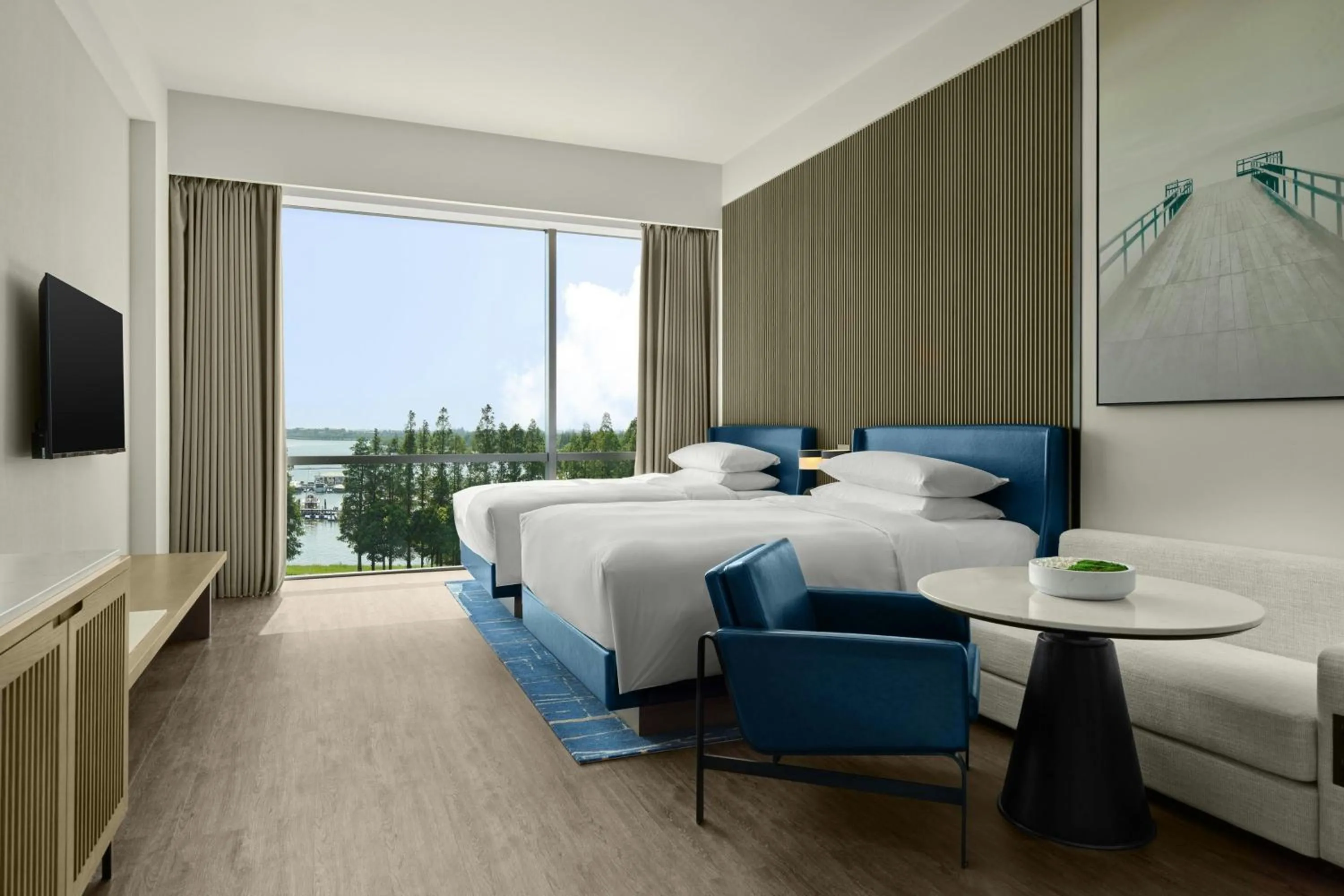 Photo of the whole room, Bed in Sheraton Kunshan Dianshan Lake