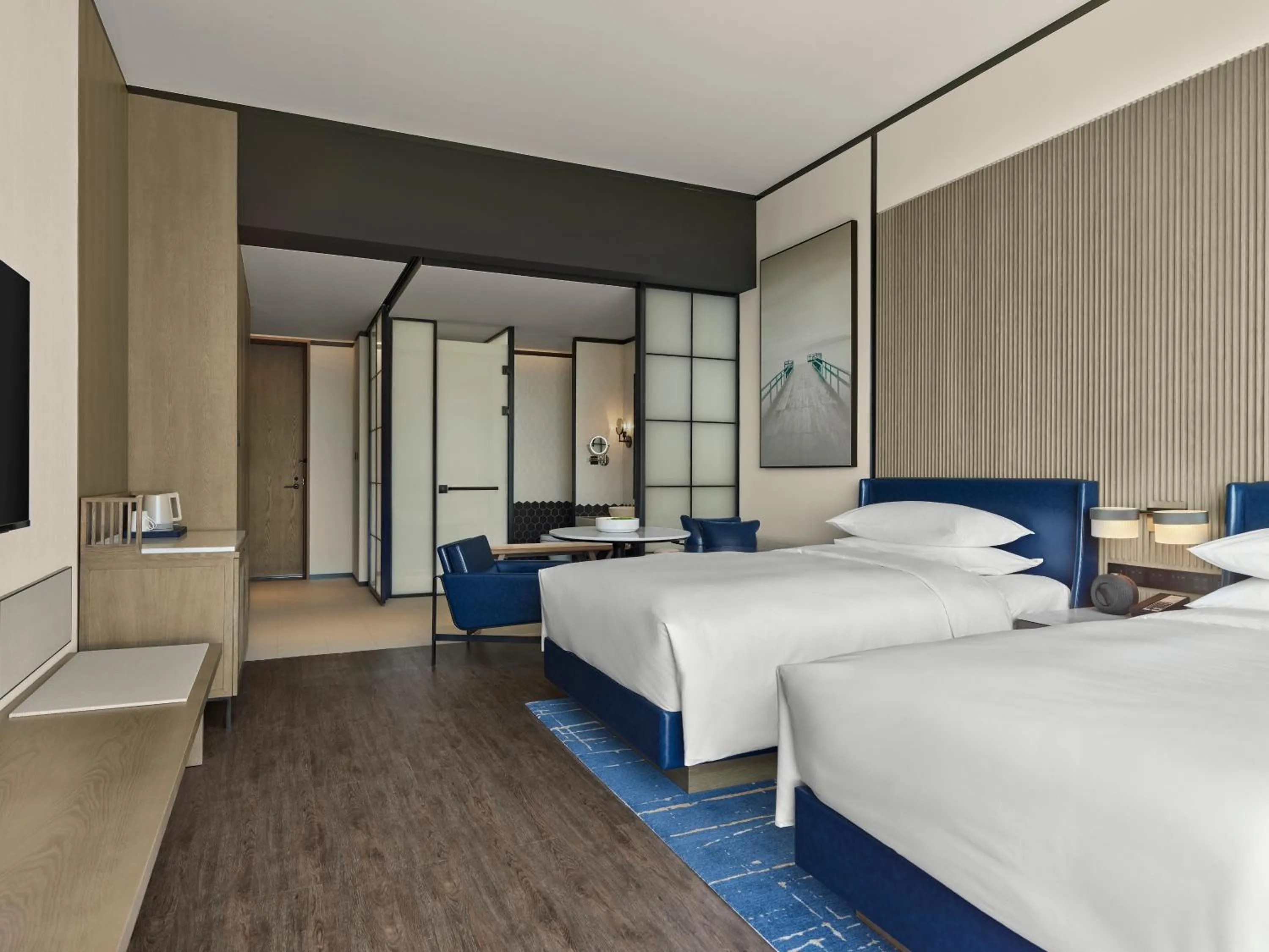 Photo of the whole room, Bed in Sheraton Kunshan Dianshan Lake