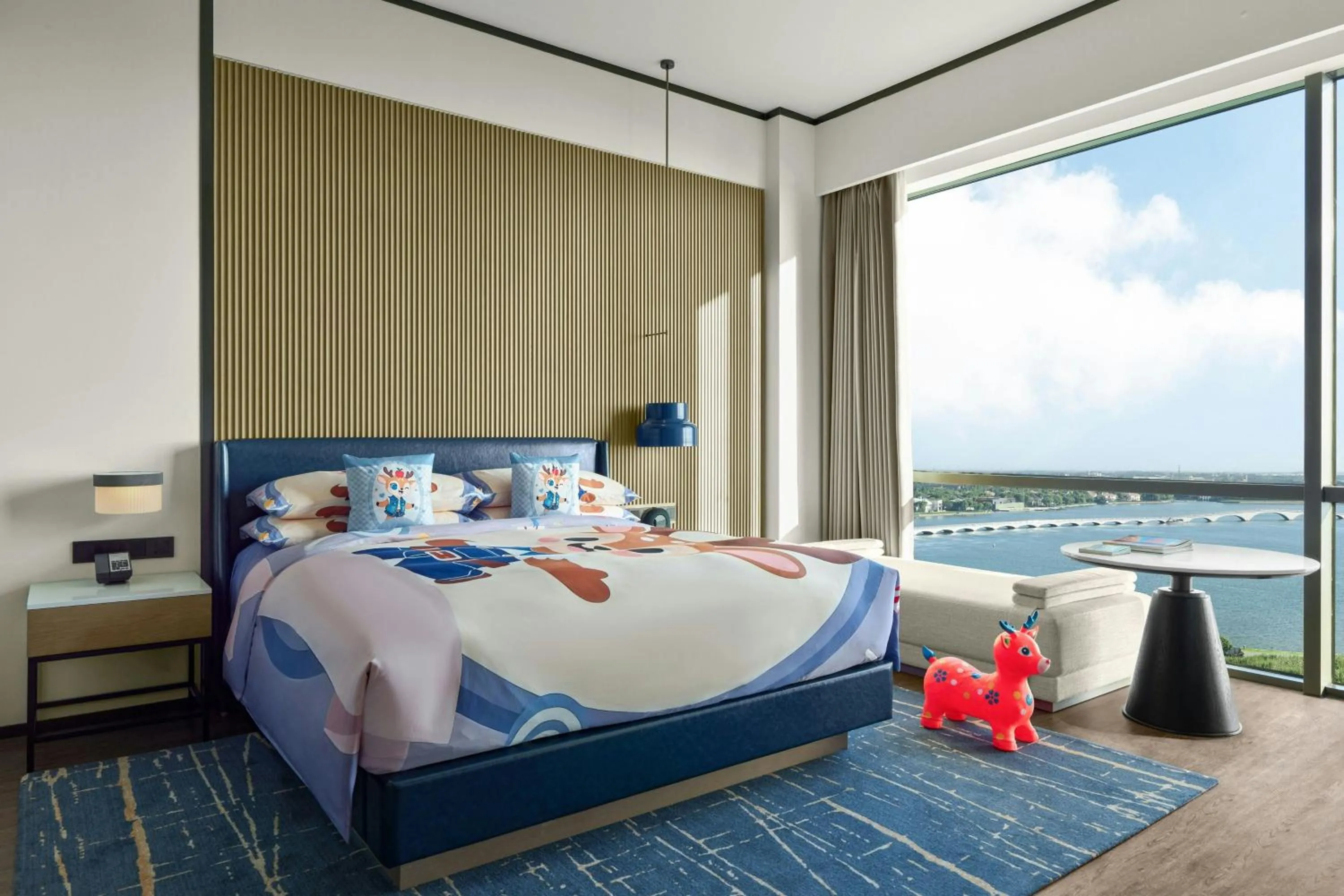 Photo of the whole room, Bed in Sheraton Kunshan Dianshan Lake