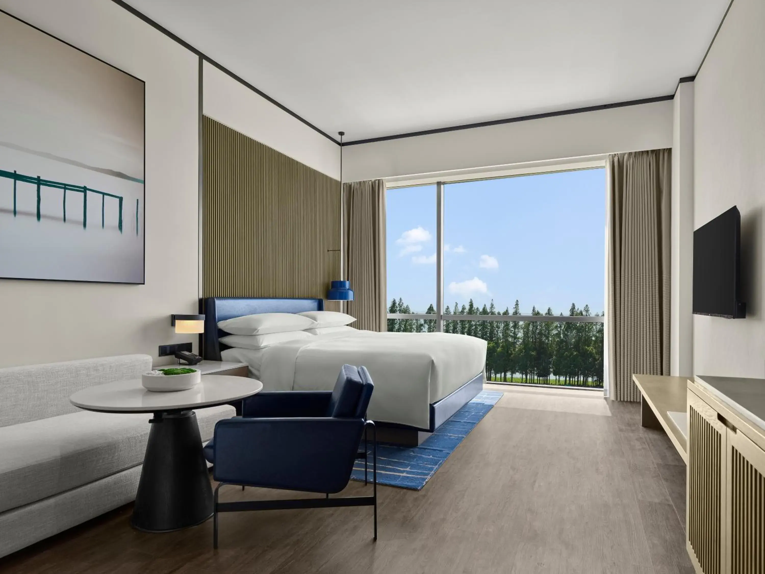 Deluxe King Room with Lake View in Sheraton Kunshan Dianshan Lake Deluxe King Room with Lake View in Sheraton Kunshan Dianshan Lake