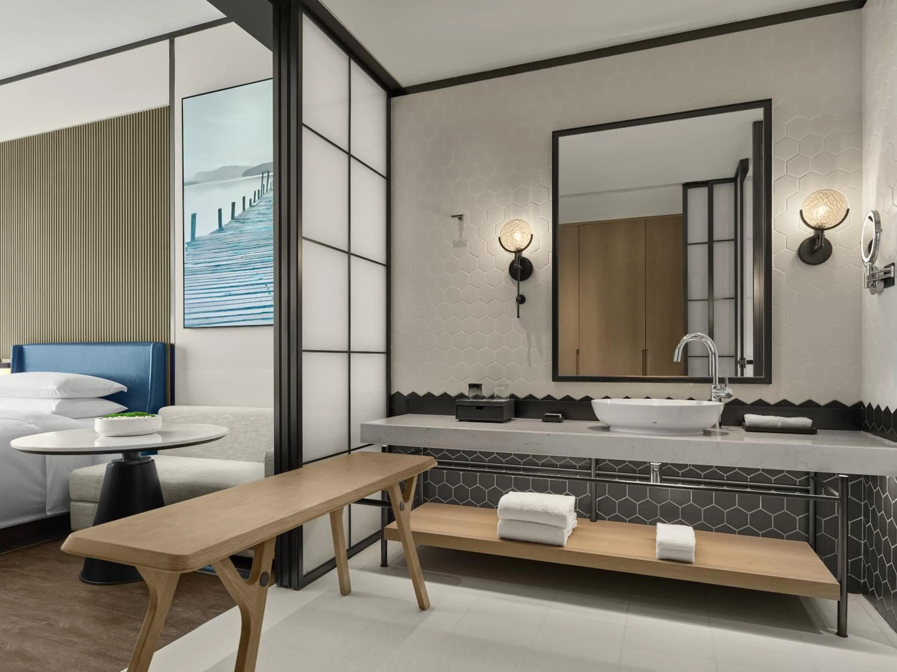 Toilet, Bed in Sheraton Kunshan Dianshan Lake