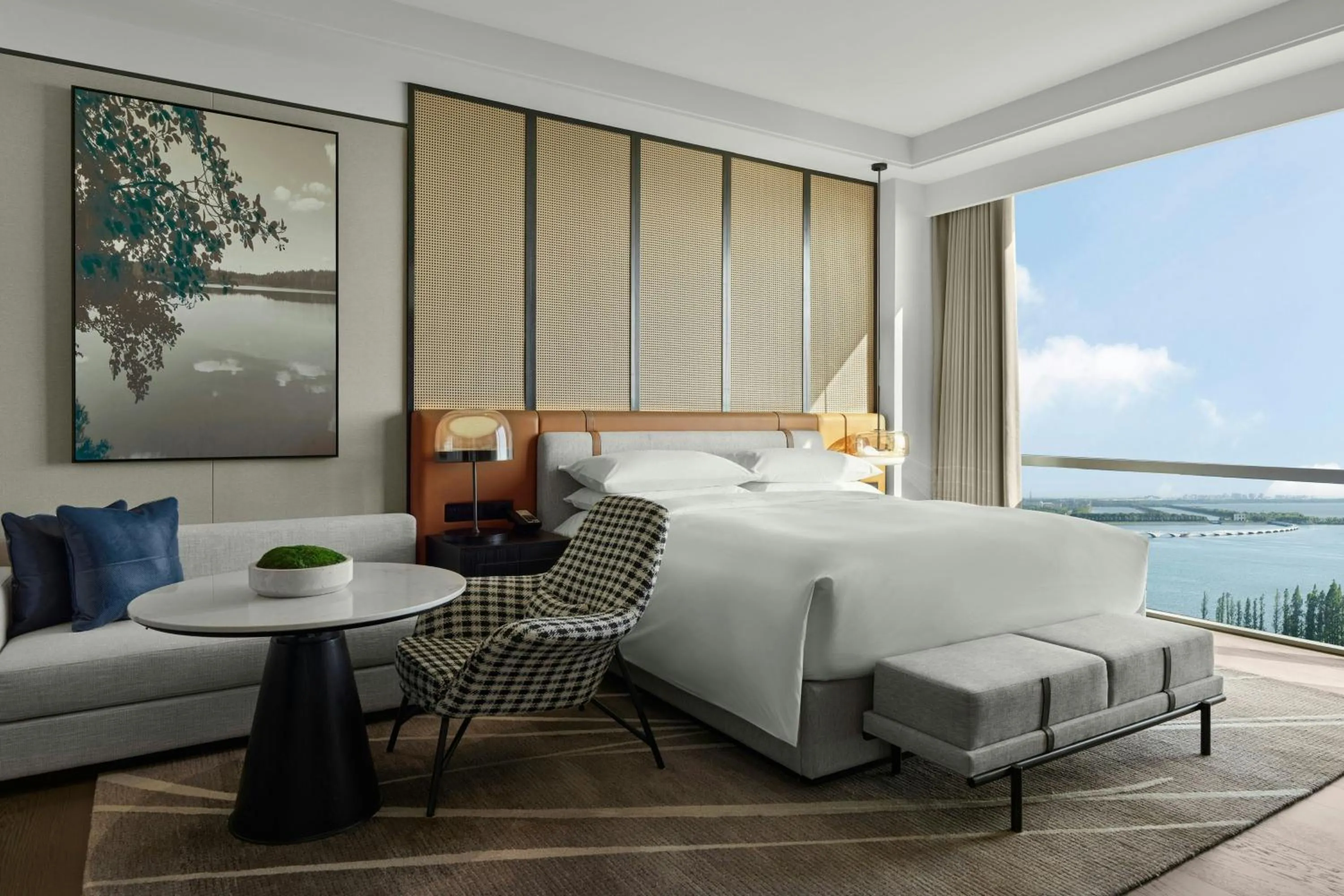 Photo of the whole room, Bed in Sheraton Kunshan Dianshan Lake
