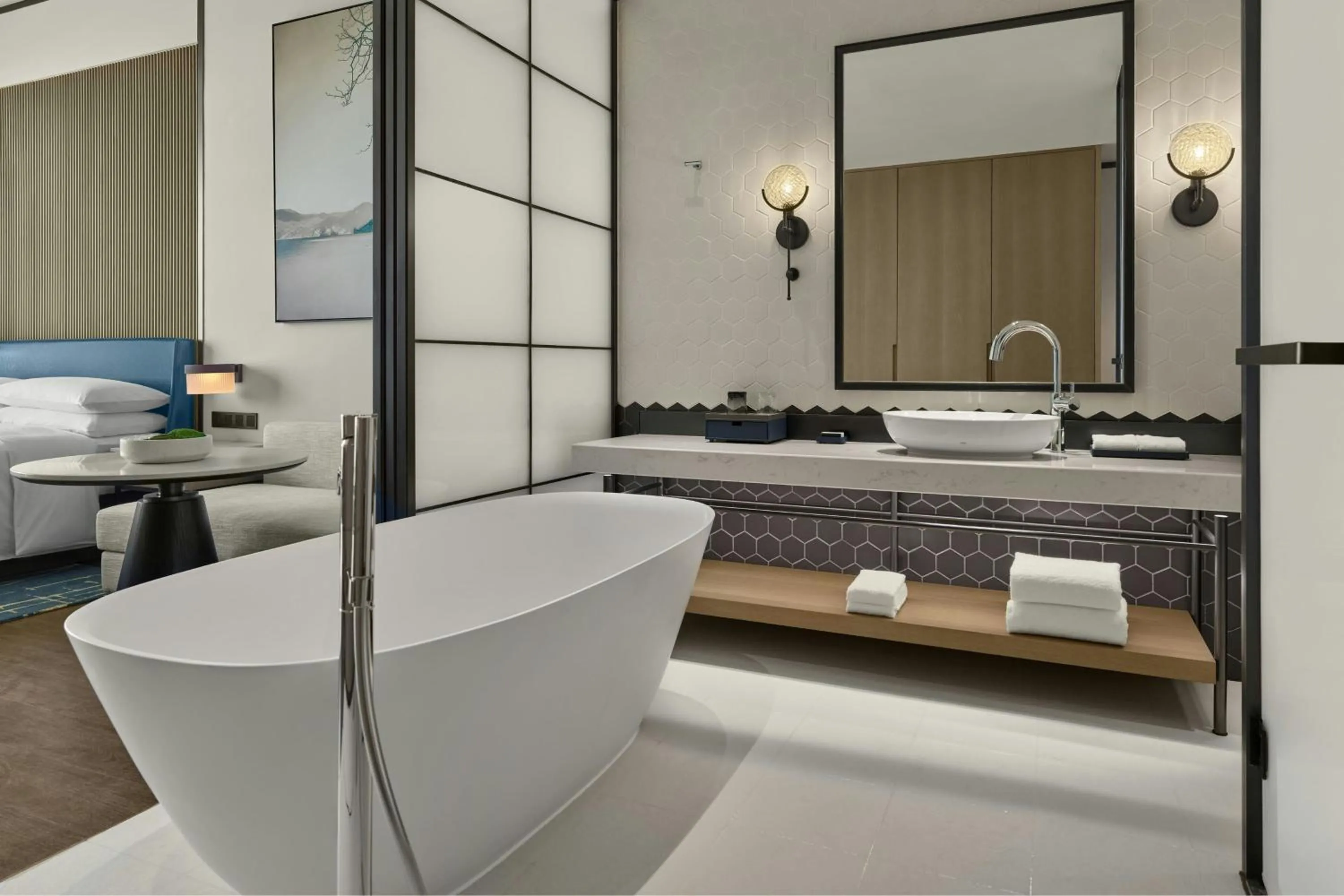 Bathroom, Bed in Sheraton Kunshan Dianshan Lake
