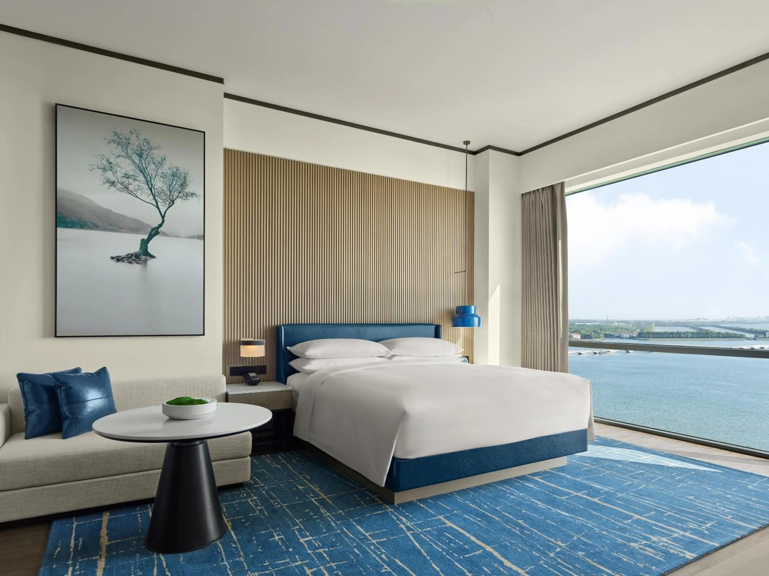 Lake view, Bed in Sheraton Kunshan Dianshan Lake